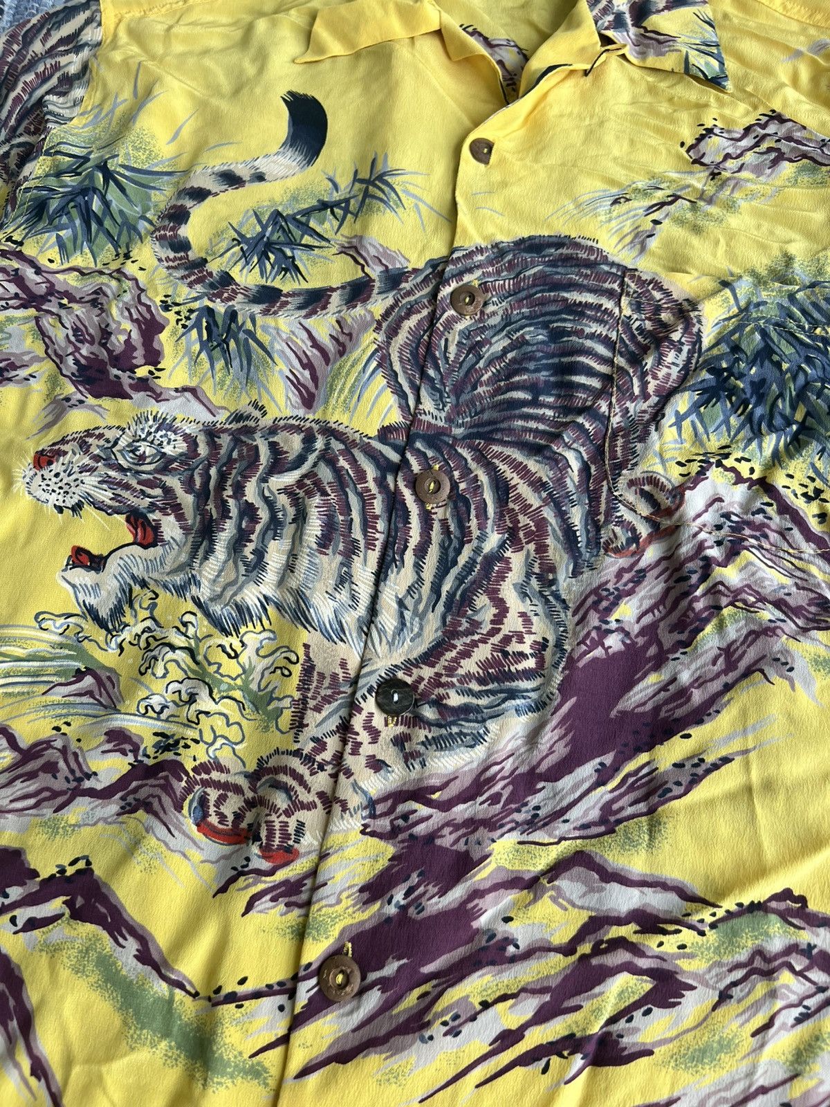 Sun Surf Vintage Big Tiger Ink Painting Loop Collar Rayon Aloha Shirt Size US L / EU 52-54 / 3 - 4 Thumbnail