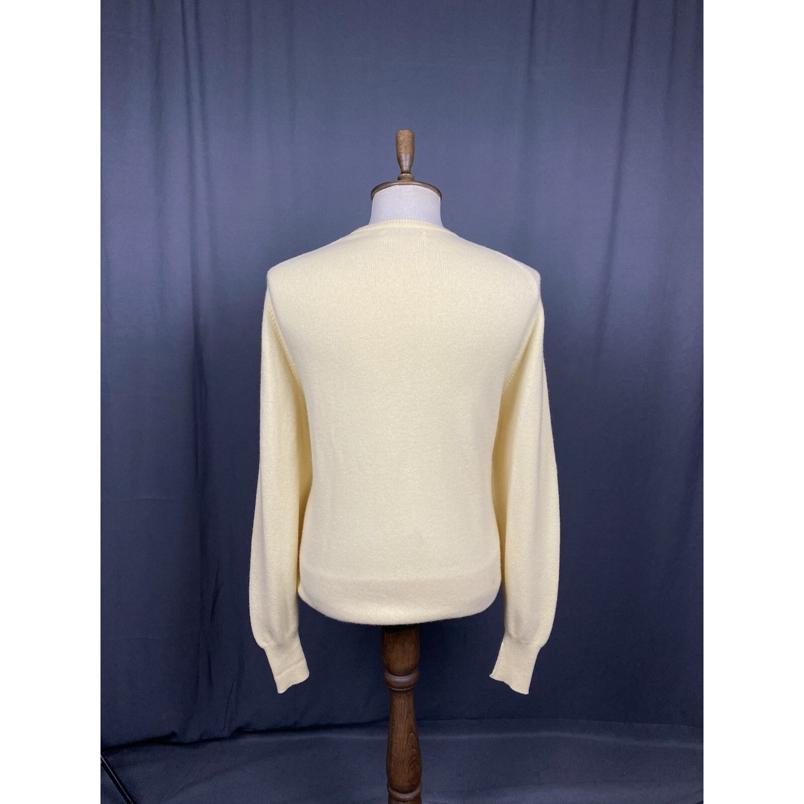 Burberry Burberry Big Logo Vintage Men's Yellow Wool V-Neck Sweater S Size US M / EU 48-50 / 2 - 7 Thumbnail