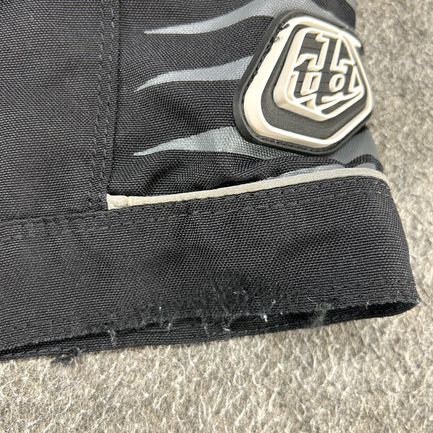 Vintage Troy Lee Designs Shorts Womens Small Black Downhill MTB Cycling Moto Polyester Chino Bike Pockets Regular Womens Size 28" / US 6 / IT 42 - 2 Thumbnail