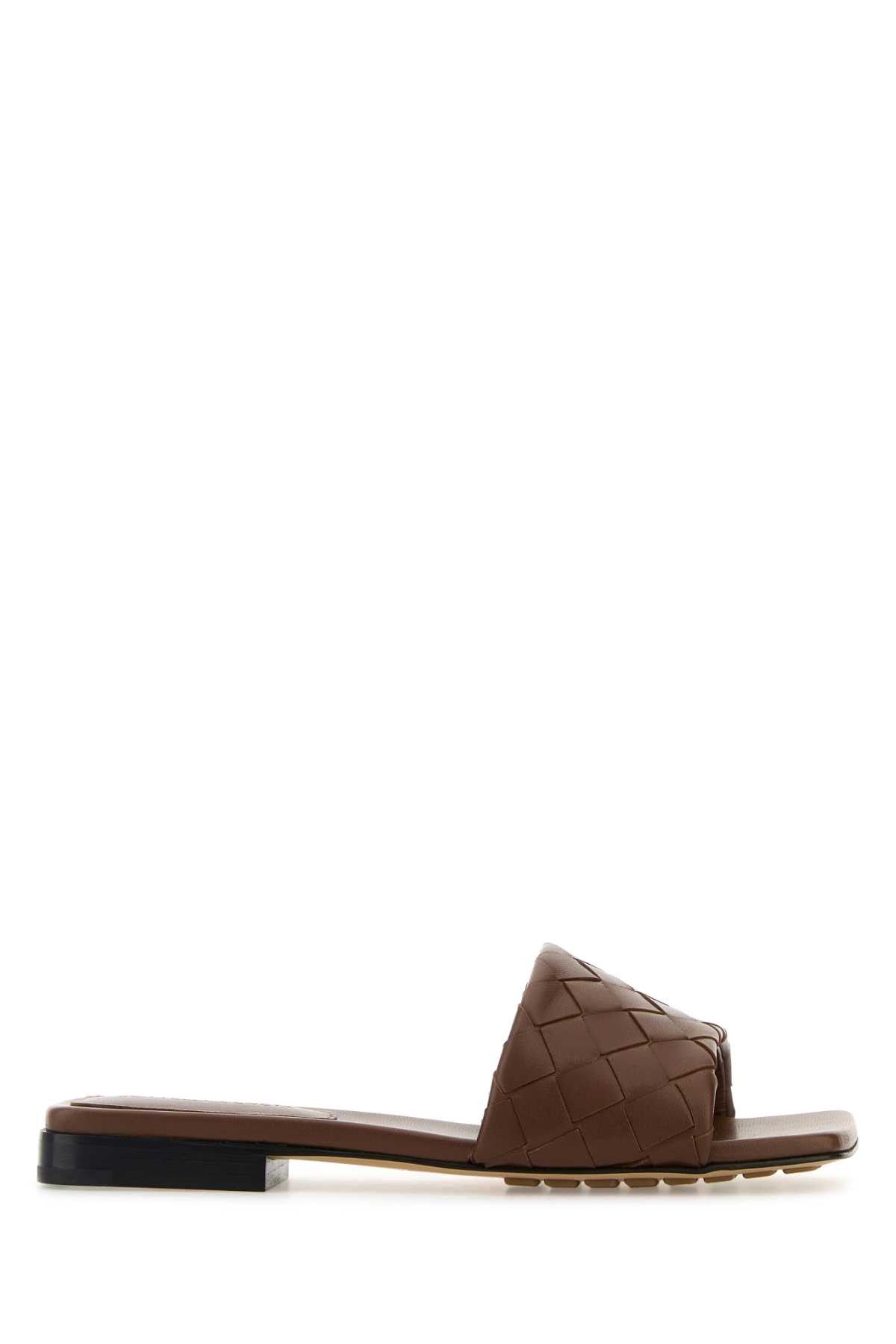 スリッポン BOTTEGA VENETA DARK BROWN LEATHER RIVA SLIPPERS BOTTEGA VENETA Riva intrecciato leather slides | NET-A-PORTER