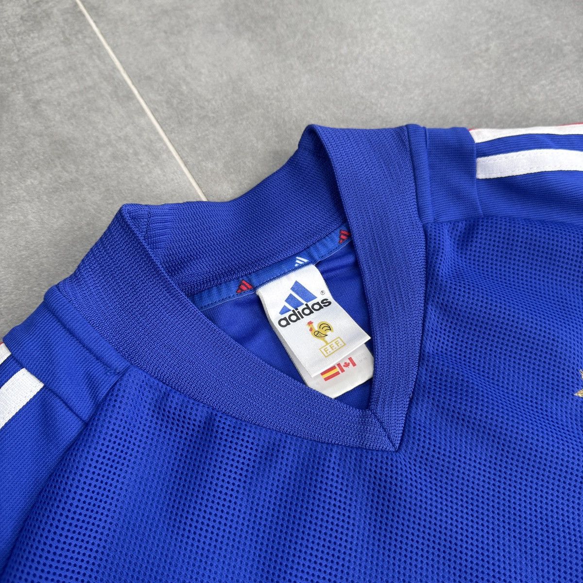 Vintage Vintage Adidas France National 2002/2004 Home Soccer Jersey Size US M / EU 48-50 / 2 - 10 Thumbnail