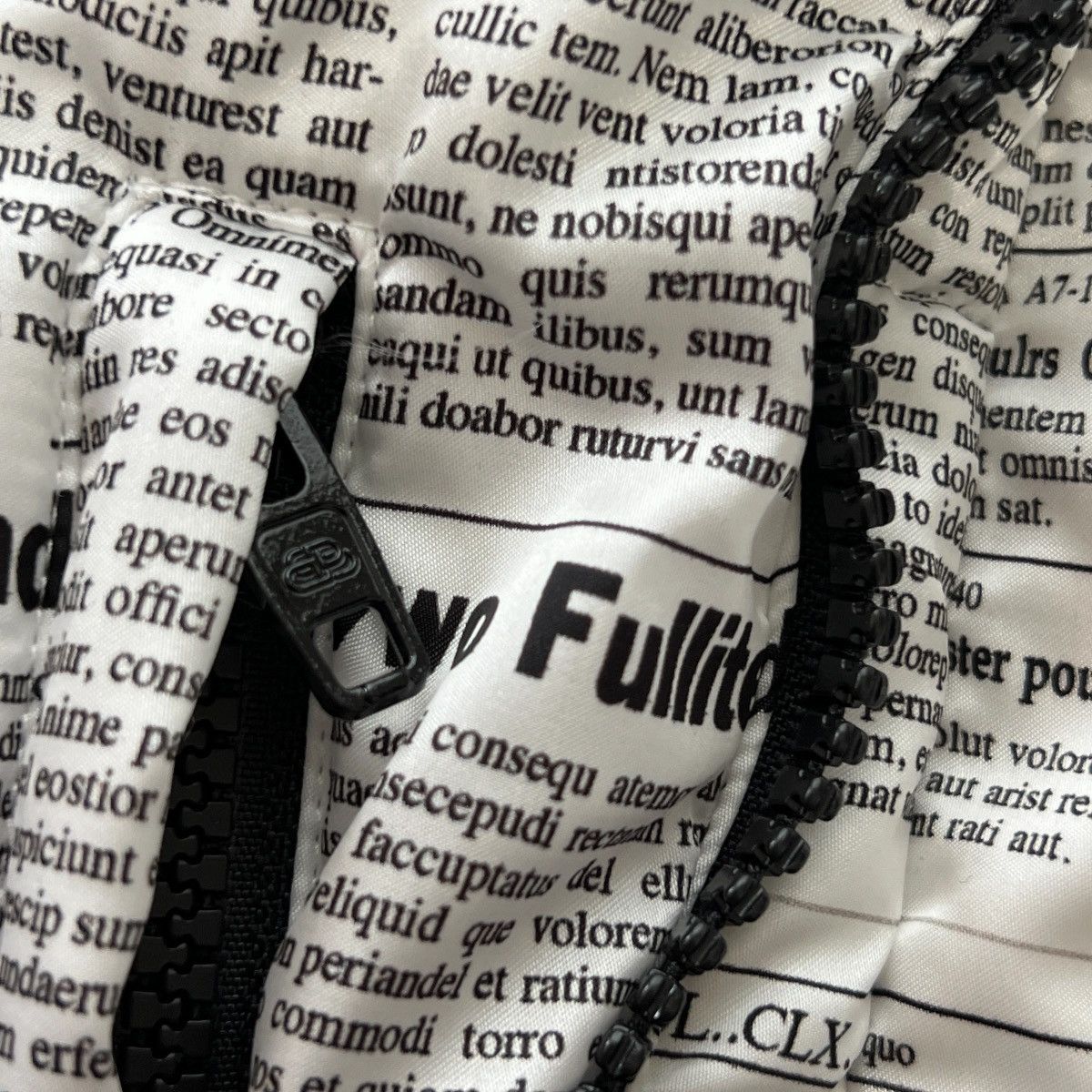 Balenciaga BALENCIAGA Newspaper Puffer Jacket Size US L / EU 52-54 / 3 - 6 Thumbnail