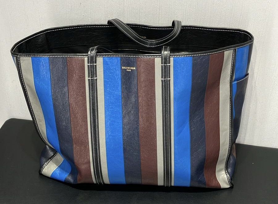 Balenciaga o1bcso1str0625 Size: OS / Chatelet Carry All Tote Bag XL Size ONE SIZE - 5 Thumbnail