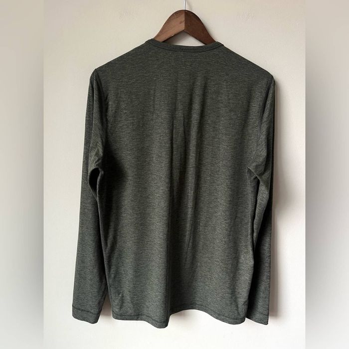 Vuori Vuori Long-Sleeve Ease Performance Henley (size M) | Grailed