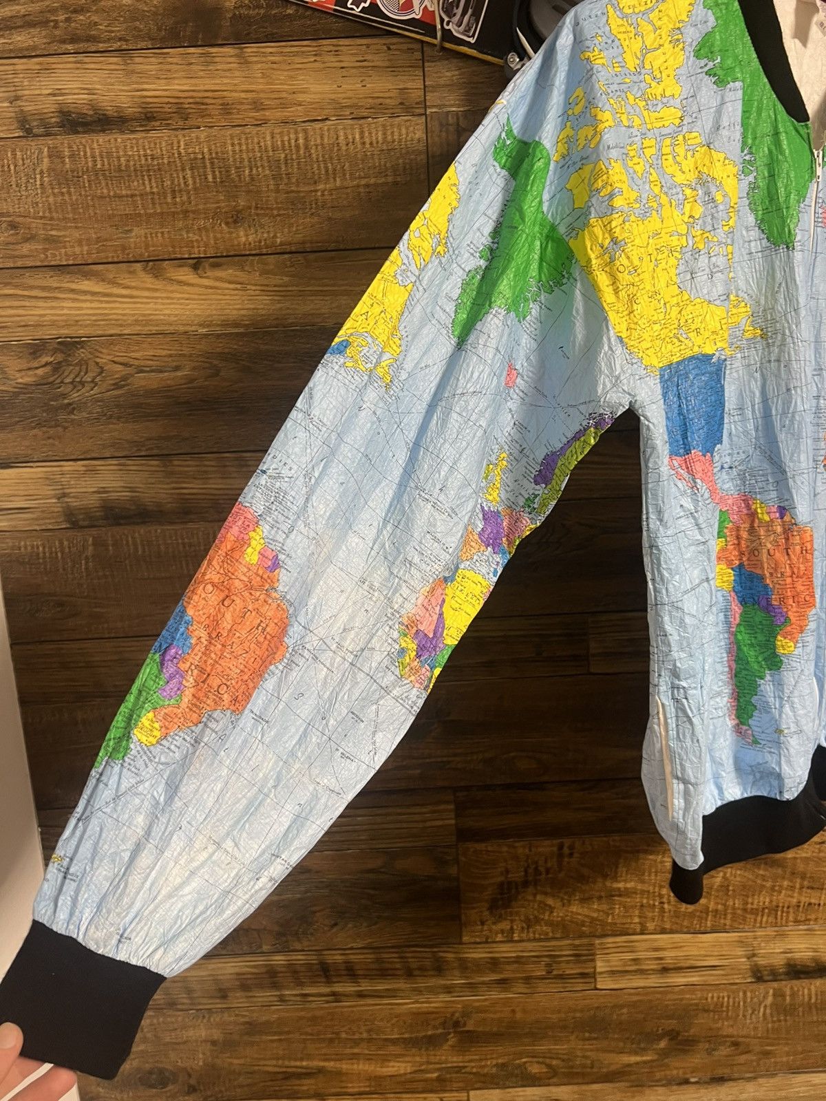 Vintage TY BREAKERS Vintage Wearin’ The World Tyvek Map 90s Jacket Size US L / EU 52-54 / 3 - 7 Thumbnail