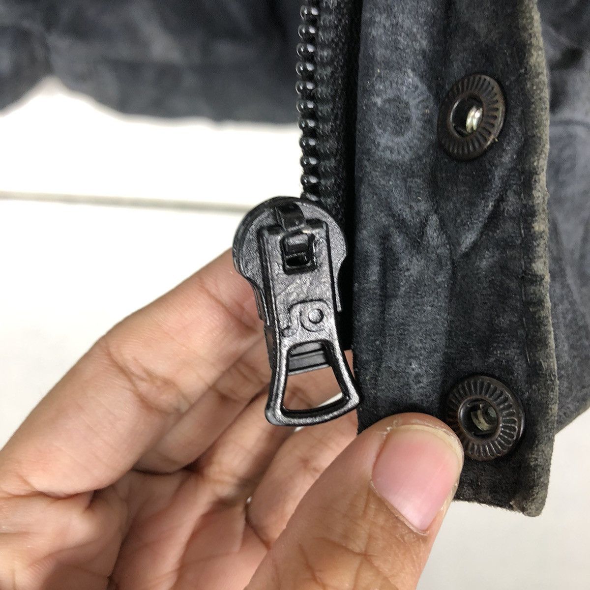 Genuine Leather Vintage Pig Skin Genuine Leather Jacket England Issey Miyake Size US L / EU 52-54 / 3 - 17 Thumbnail