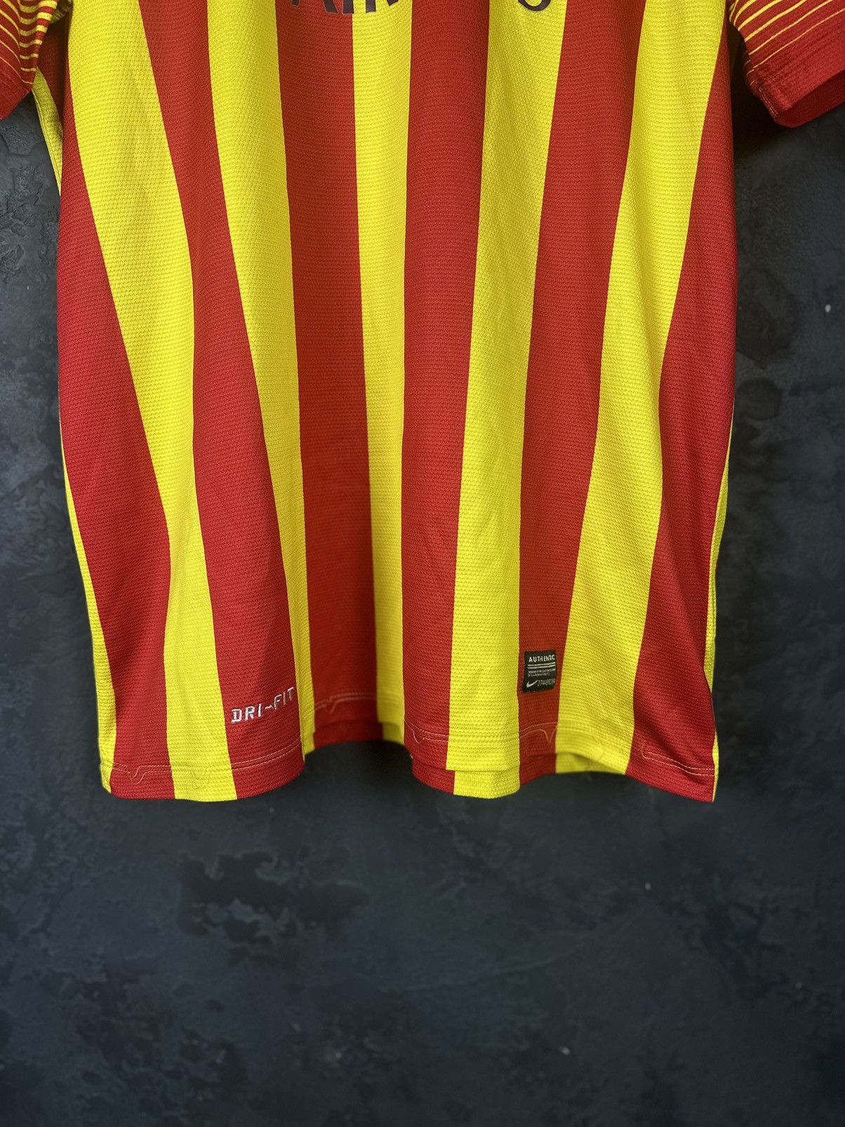 Vintage 2013-2014 Vintage Barcelona FC Away T-shirt + Shorts Size US L / EU 52-54 / 3 - 4 Thumbnail