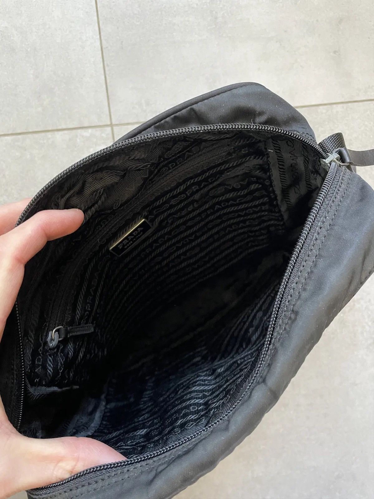 Prada VINTAGE BLACK PRADA NYLON SHOULDER BAG Size ONE SIZE - 4 Thumbnail