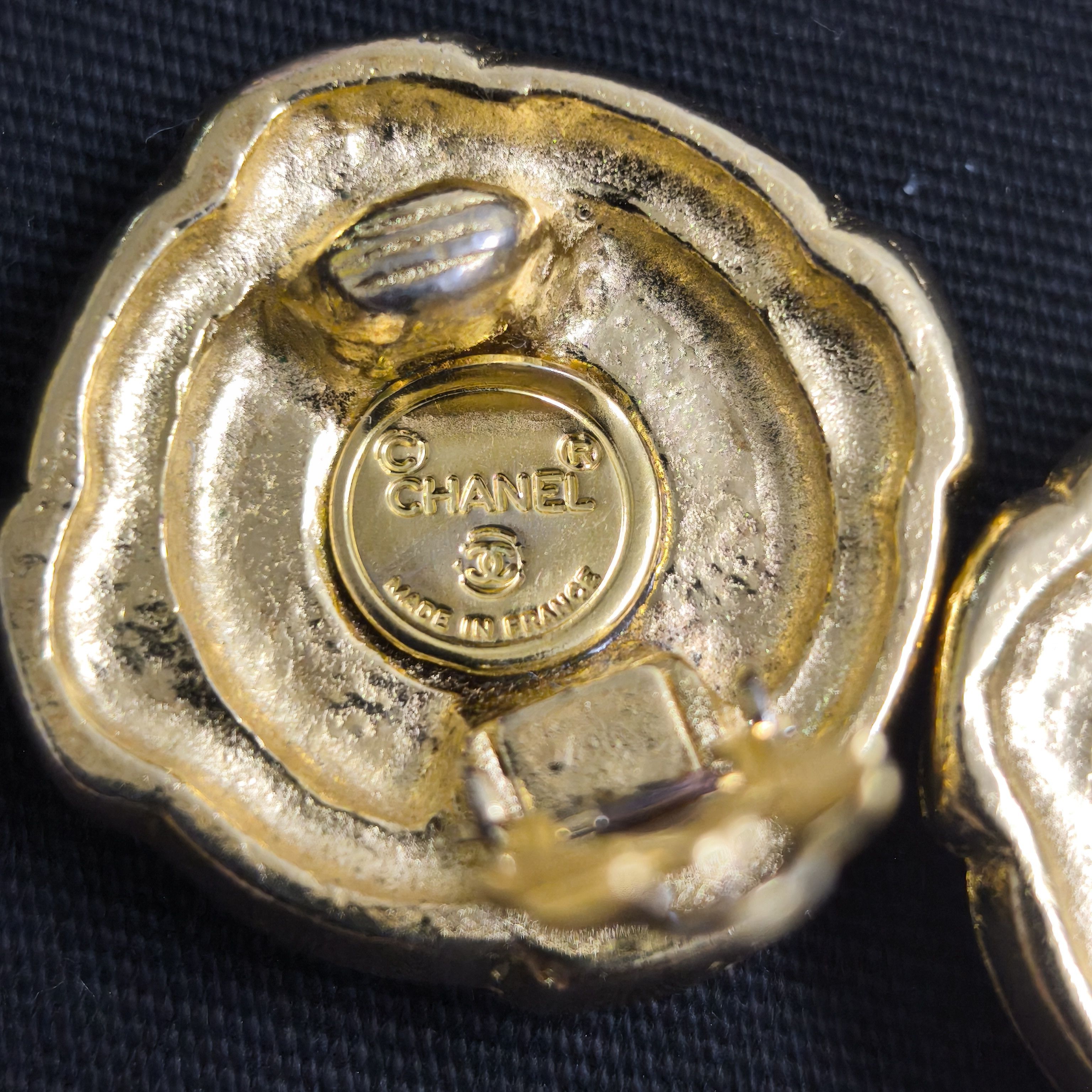 Chanel 70s - 80s Chanel CC Logo Button Clip on earrings Gold Plated Size ONE SIZE - 6 Thumbnail