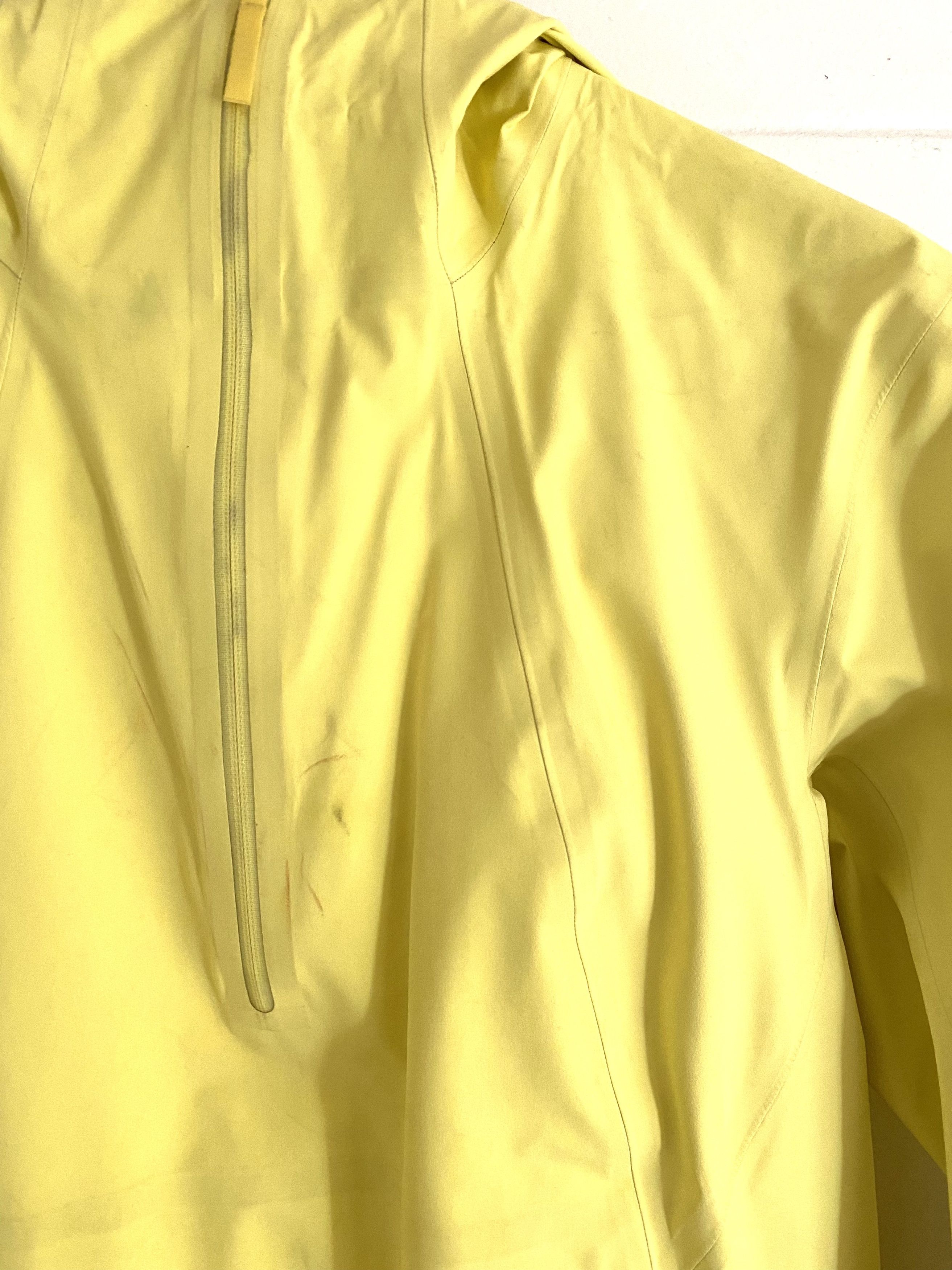 Arc'Teryx Rain Jacket in Bright Yellow (Womens S/P)