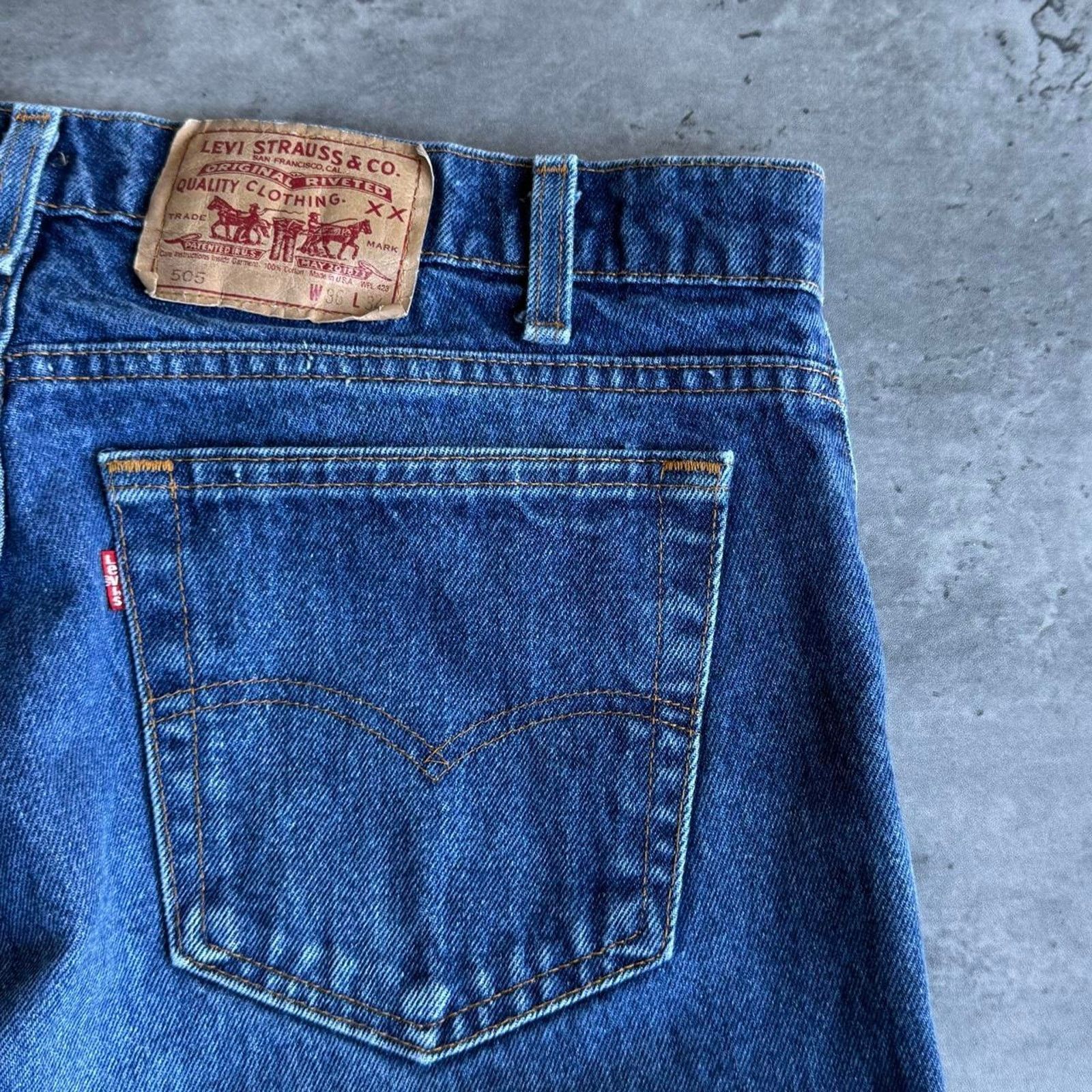 Levi's × Vintage Levi’s 505 Medium Wash Essential Denim Jeans Red Tab Size US 35 - 3 Thumbnail