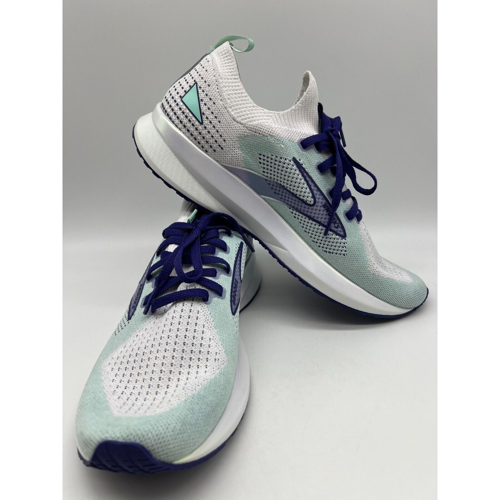 Brooks Brooks Womens Levitate Stealthfit 5 White Running Size 10.5B Size US 10.5 / IT 40.5 - 3 Thumbnail