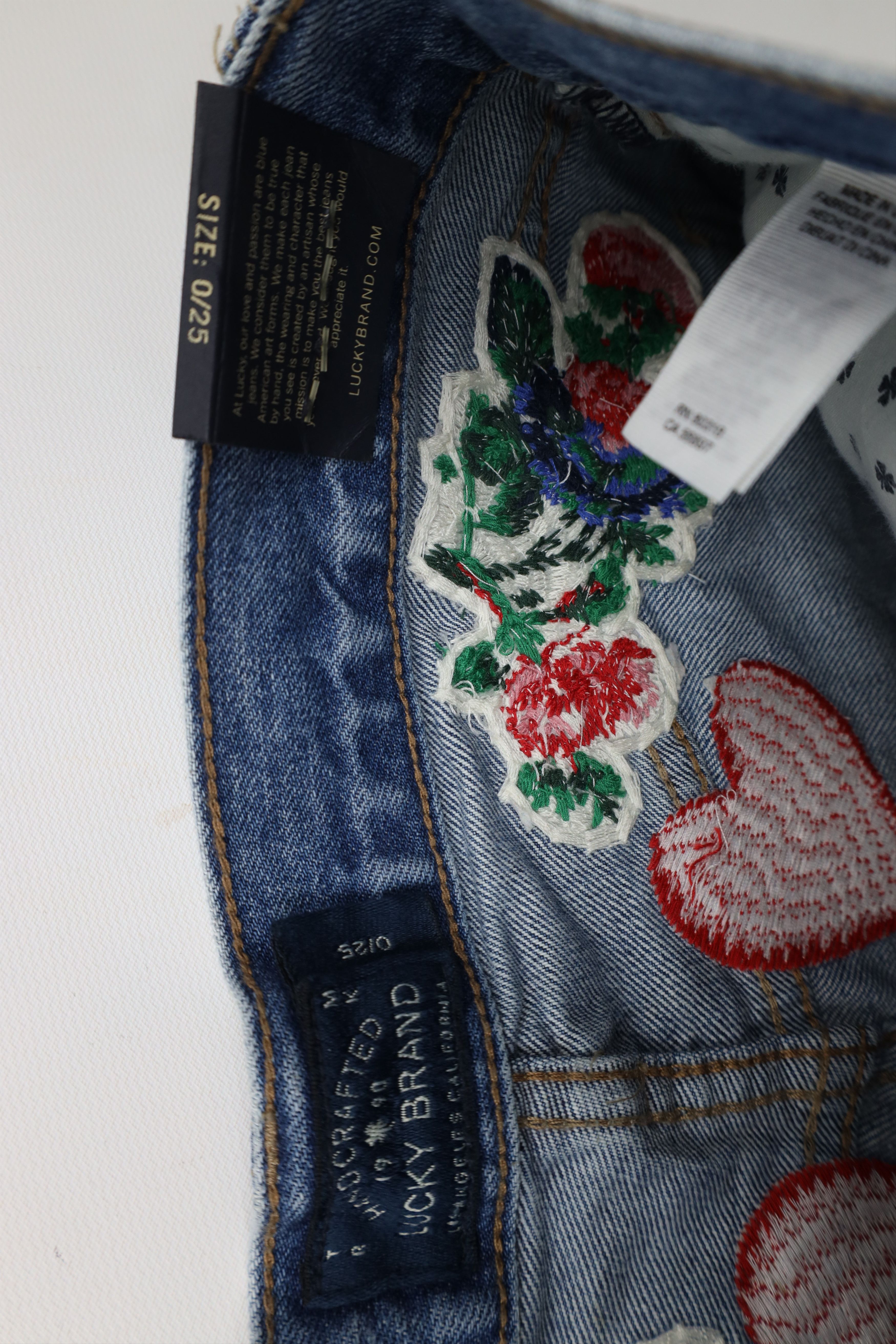 Vintage New Lucky Brand Fly Flower Floral Cut Off Denim Jean Shorts Size 25" / US 0 / IT 36 - 8 Thumbnail