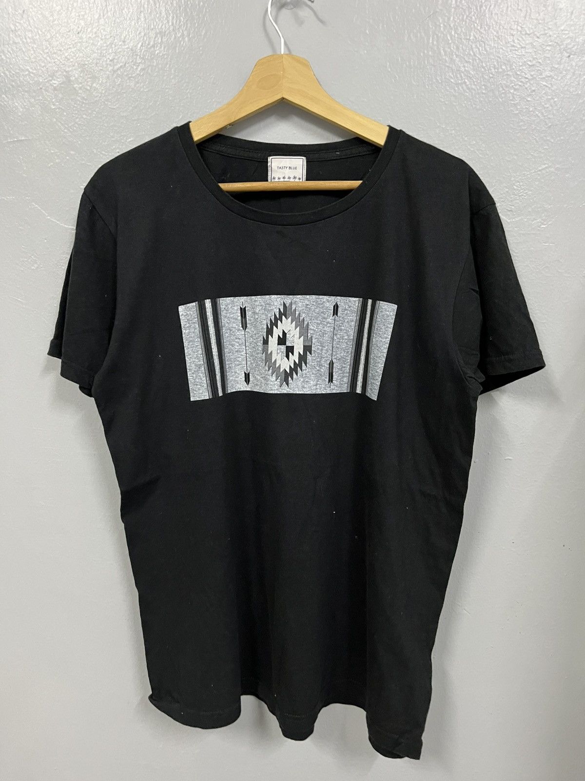 Japanese Brand Graphic with a geometric pattern tee Size US L / EU 52-54 / 3 - 1 Thumbnail