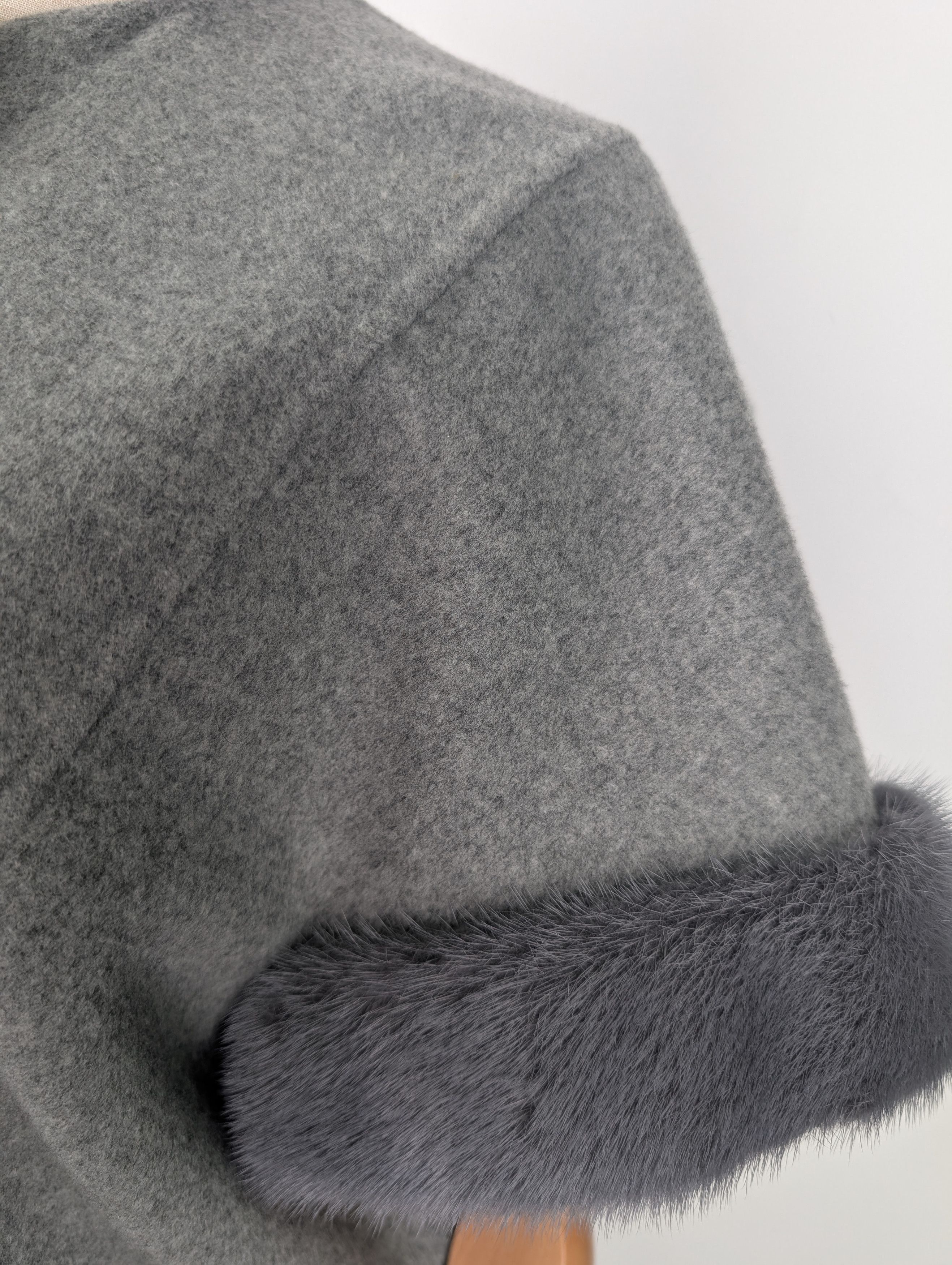 Fendi Fendi Grey Cashmere Short Sleeve Coat With Fur Wrist Size XS / US 0-2 / IT 36-38 - 6 Thumbnail