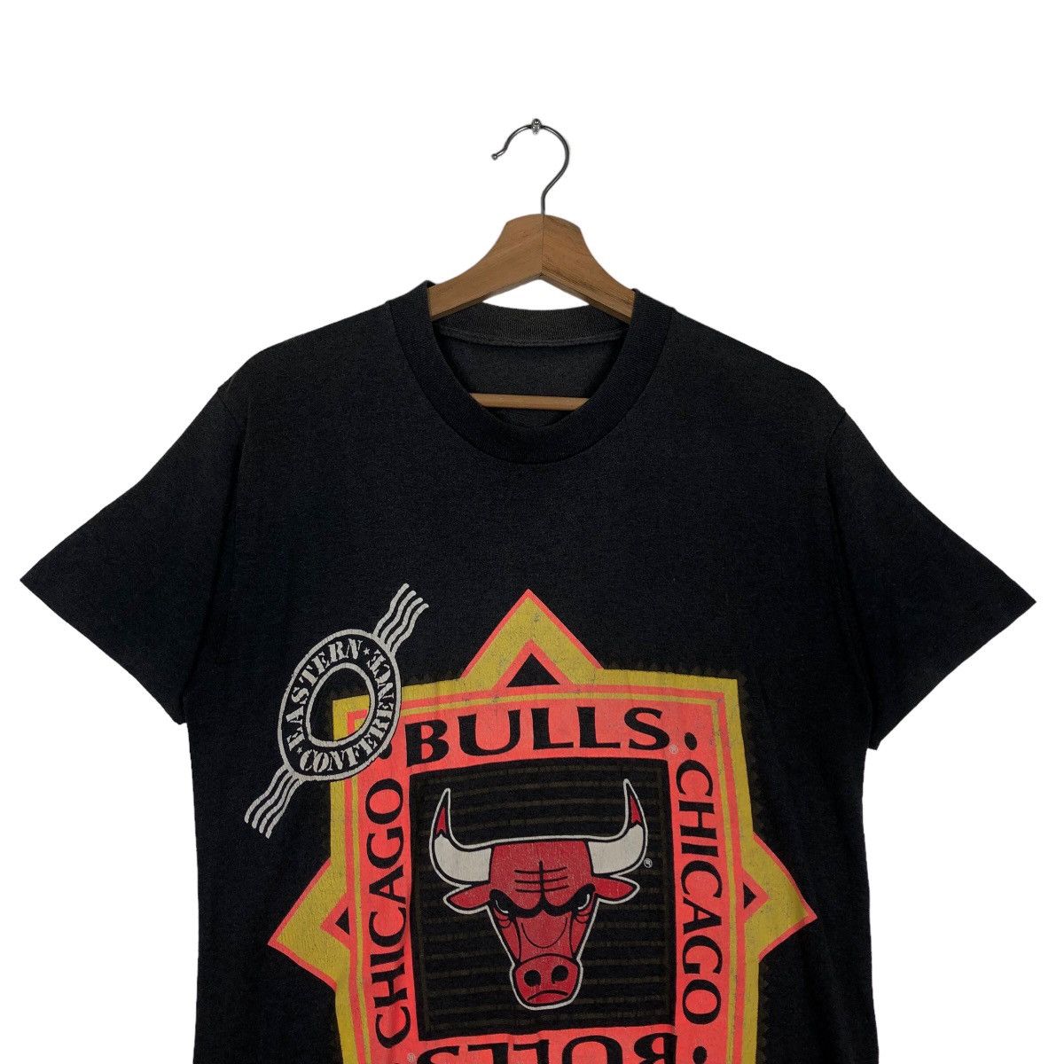 NBA 🔥90’s Vintage Chicago Bulls T-Shirt Big Logo Over Print Size US M / EU 48-50 / 2 - 2 Thumbnail
