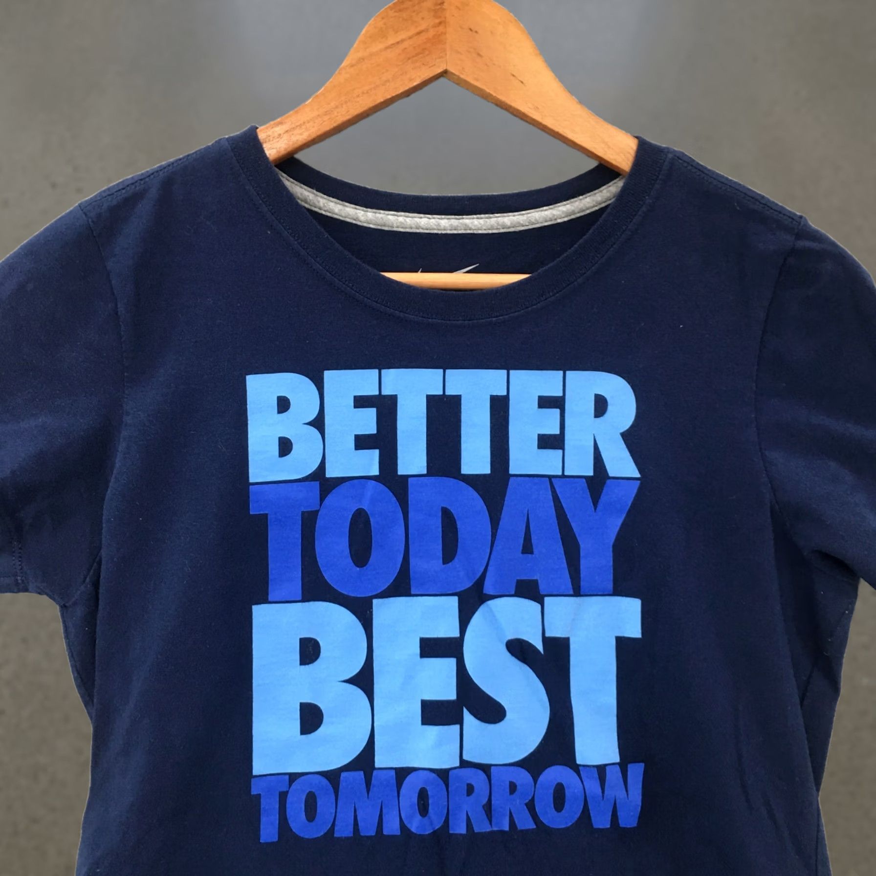 Nike Nike Better Today Best Tomorrow Graphic T-Shirt Womens M Blue Slim Short Sleeve Size M / US 6-8 / IT 42-44 - 1 Thumbnail