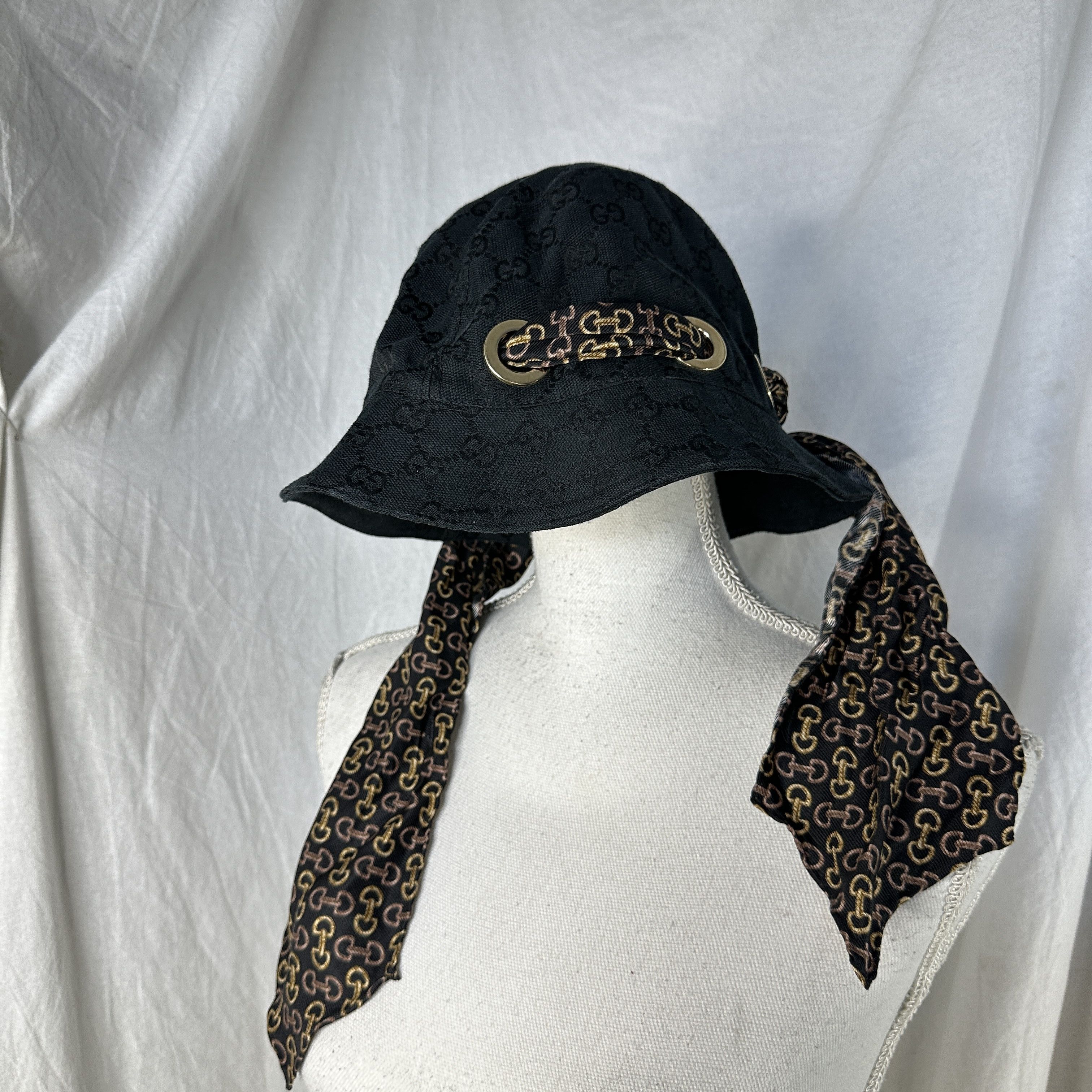 Gucci JACQUARD CAPE | Grailed