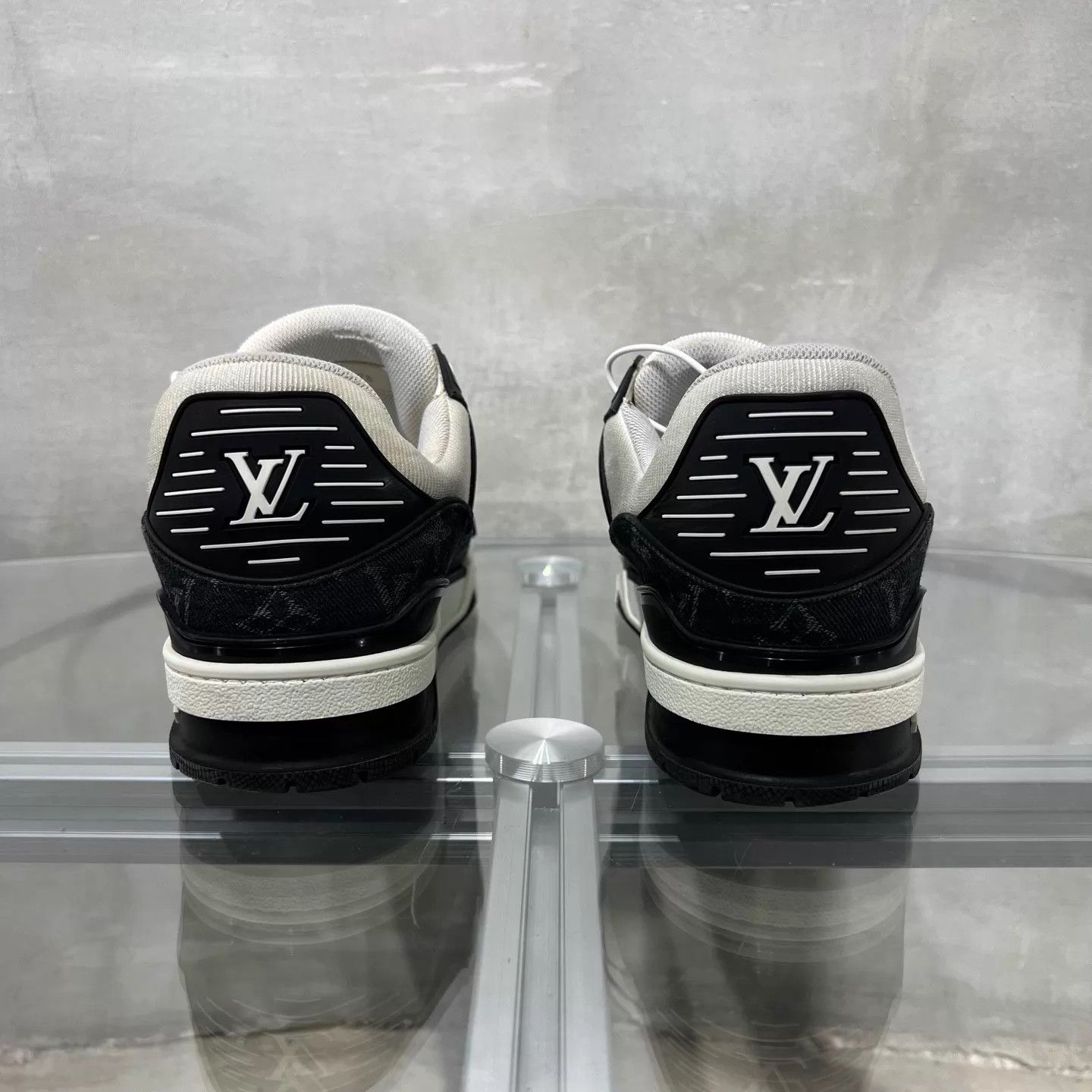 Louis Vuitton LV Trainer Black & White Denim UK7.5 41.5 Size US 8.5 / EU 41-42 - 6 Thumbnail