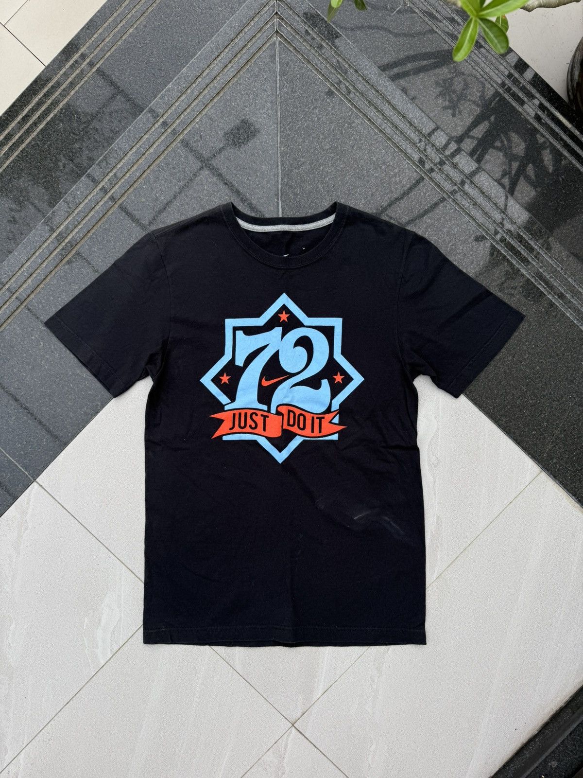 Nike 90’s NIKE RARE SWOOSH LOGO Y2K VINTAGE 72 LOGO RETRO TSHIRT Size US S / EU 44-46 / 1 - 1 Thumbnail