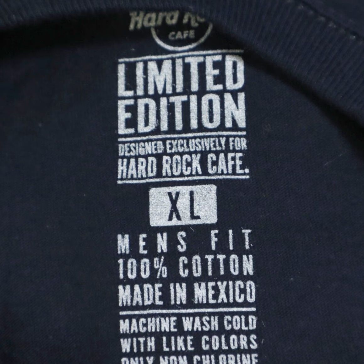 Hard Rock Cafe Hard Rock Cafe Honolulu Solid T-Shirt Navy Men's XL Shirt Crew Neck Short Sleeve Cotton Navy Men XL 90s? 1980s? Size US XL / EU 56 / 4 - 5 Thumbnail
