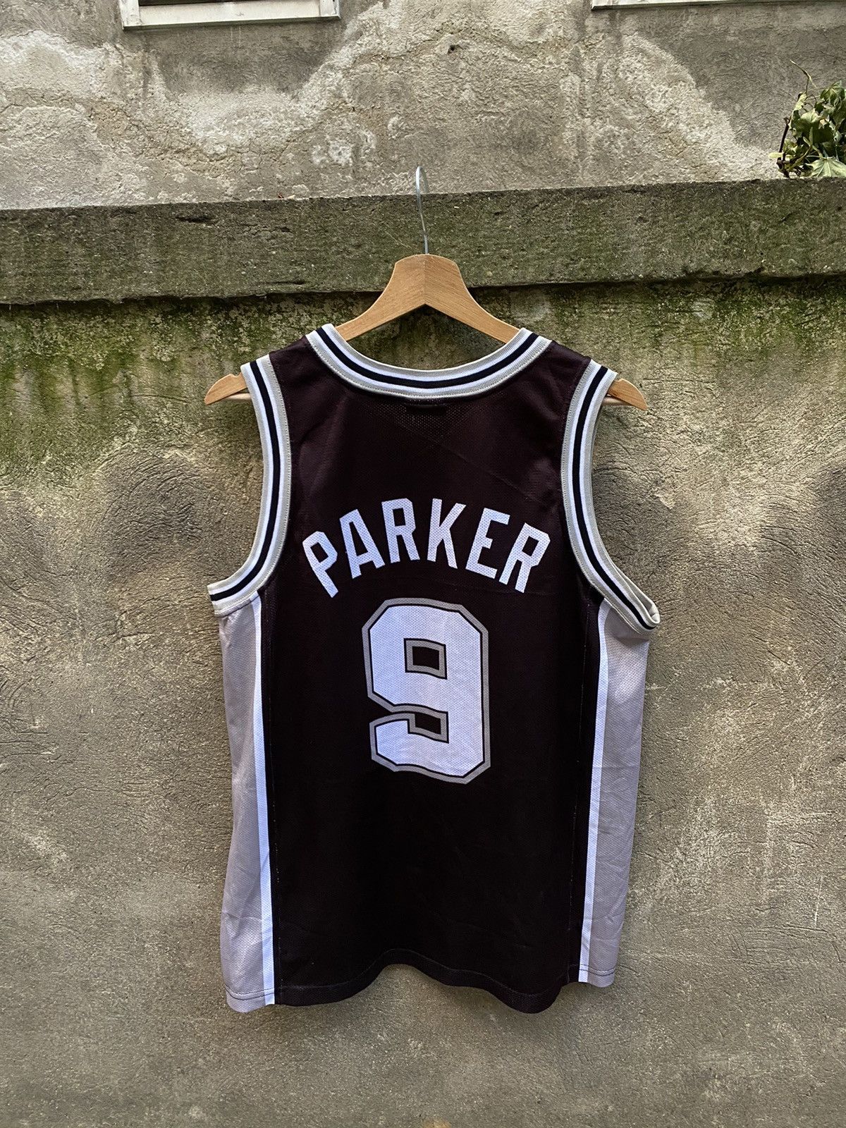 Champion × NBA × Vintage Vintage NBA Spurs 9 Parker Champion Jersey Size US S / EU 44-46 / 1 - 2 Thumbnail