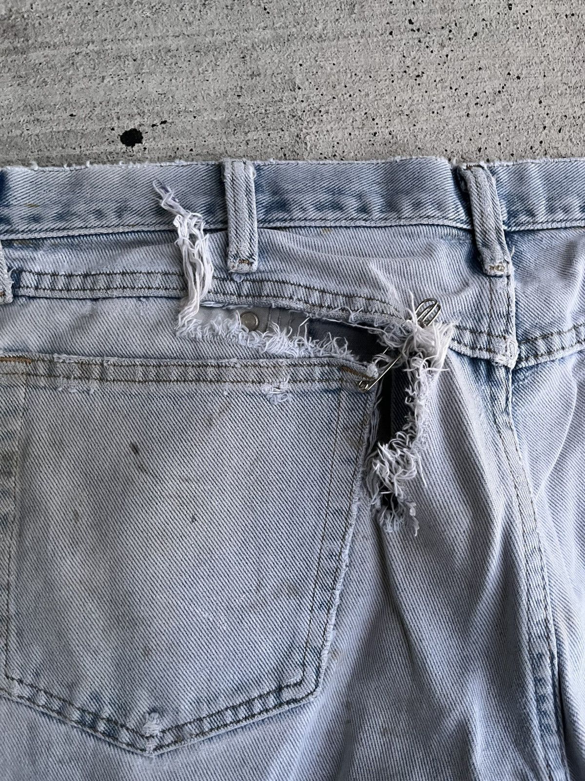 Wrangler Extremely distressed vintage wrangler jeans, thrashed Size US 36 / EU 52 - 4 Thumbnail