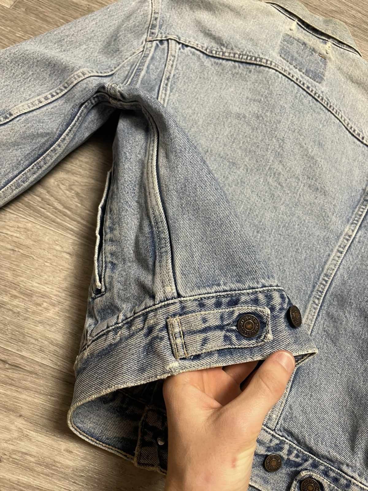 Levi's Vintage Clothing Vintage 92s Levis Blue Distressed Denim Jacket Made In Italy Size US S / EU 44-46 / 1 - 24 Thumbnail