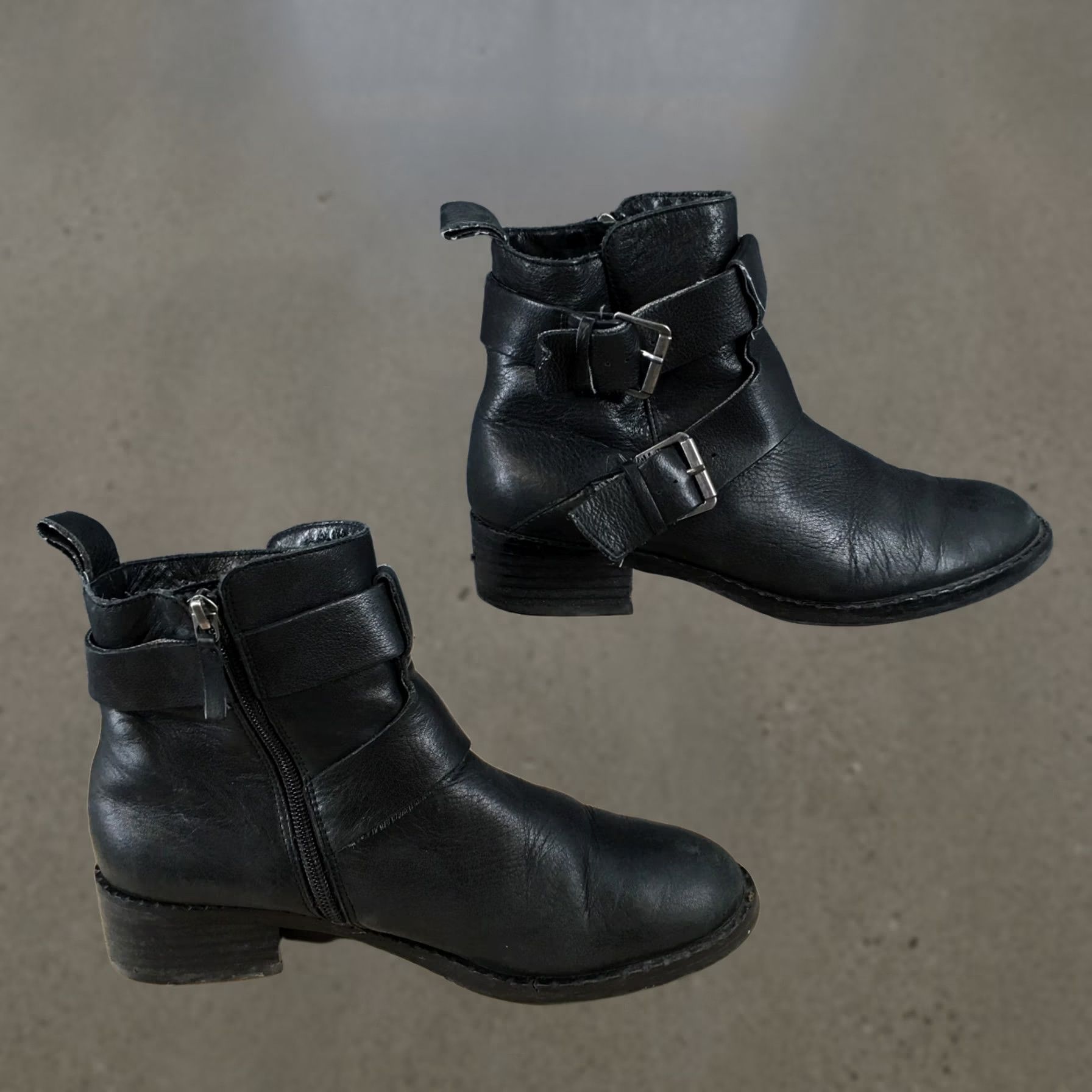 Vintage GENTLE Souls By Kenneth Cole Boots Womens 8M Ankle Bootie Black Leather Pull On Shoes Size US 8 / IT 38 - 1 Thumbnail