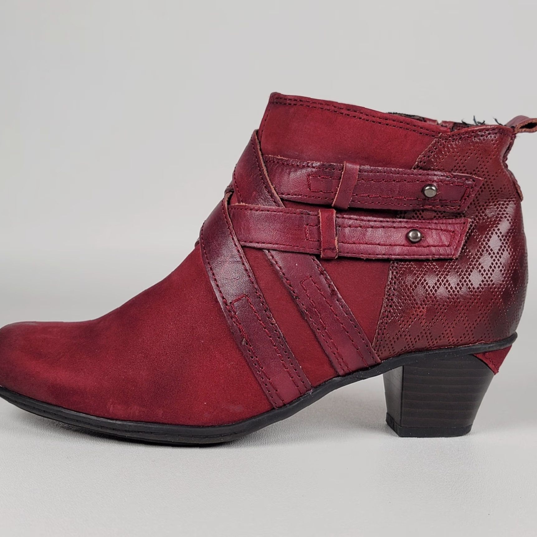 Vintage Earth Emerald Burgundy Suede Leather Bootie Criss Cross Strap Women’s Size 6B Size US 6 / IT 36 - 6 Thumbnail