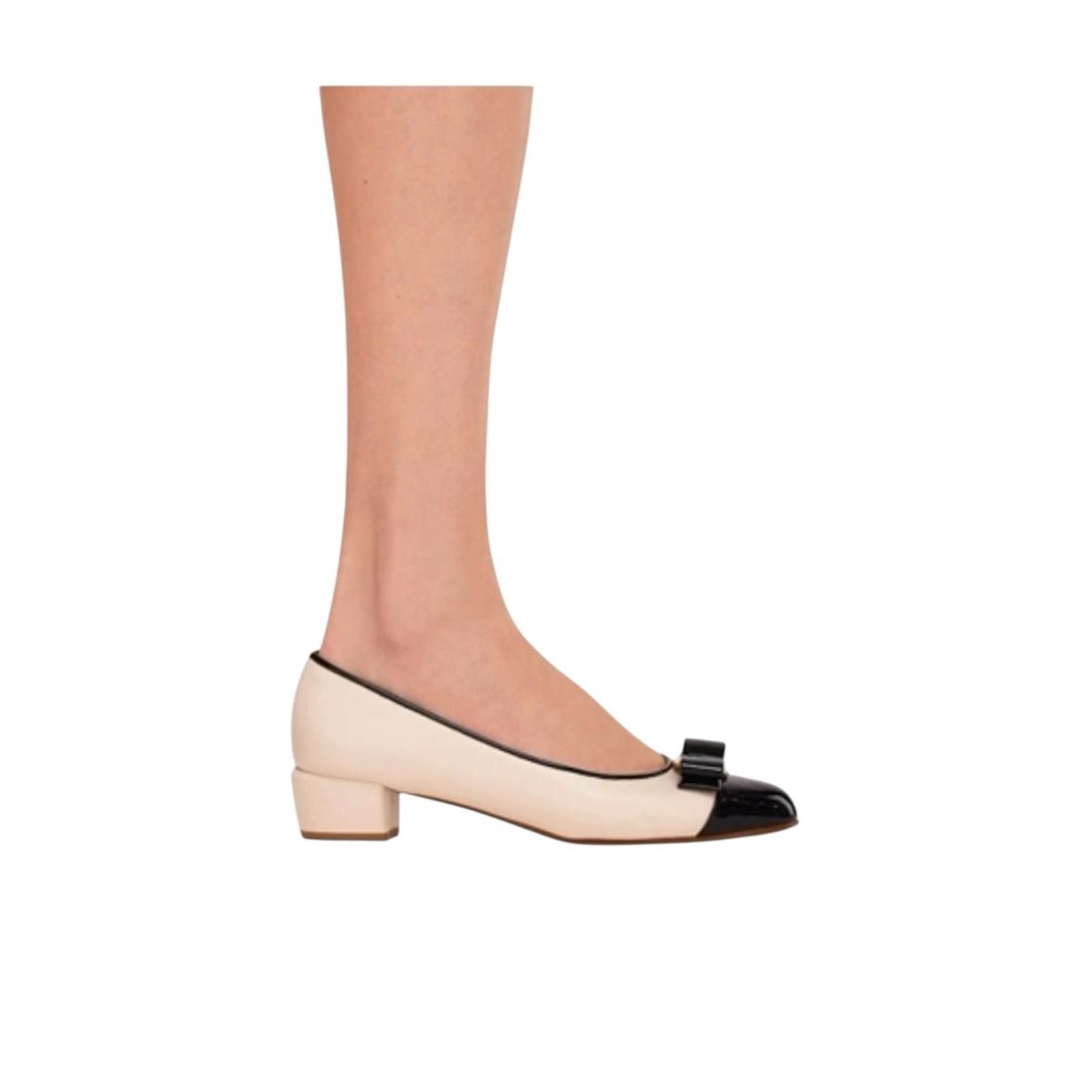 Salvatore Ferragamo Ferragamo Vara Pump Size US 7.5 / IT 37.5 - 5 Thumbnail