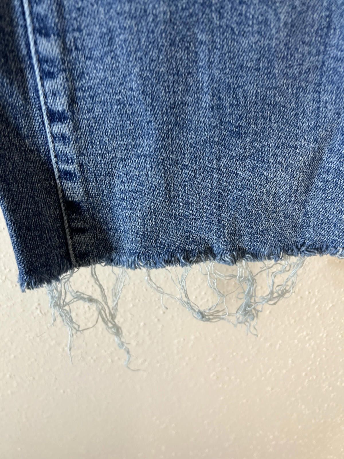 Designer Judy Blue 7/28 Distressed Raw Hem Jeans Stretch Cropped Size 28" / US 6 / IT 42 - 3 Thumbnail