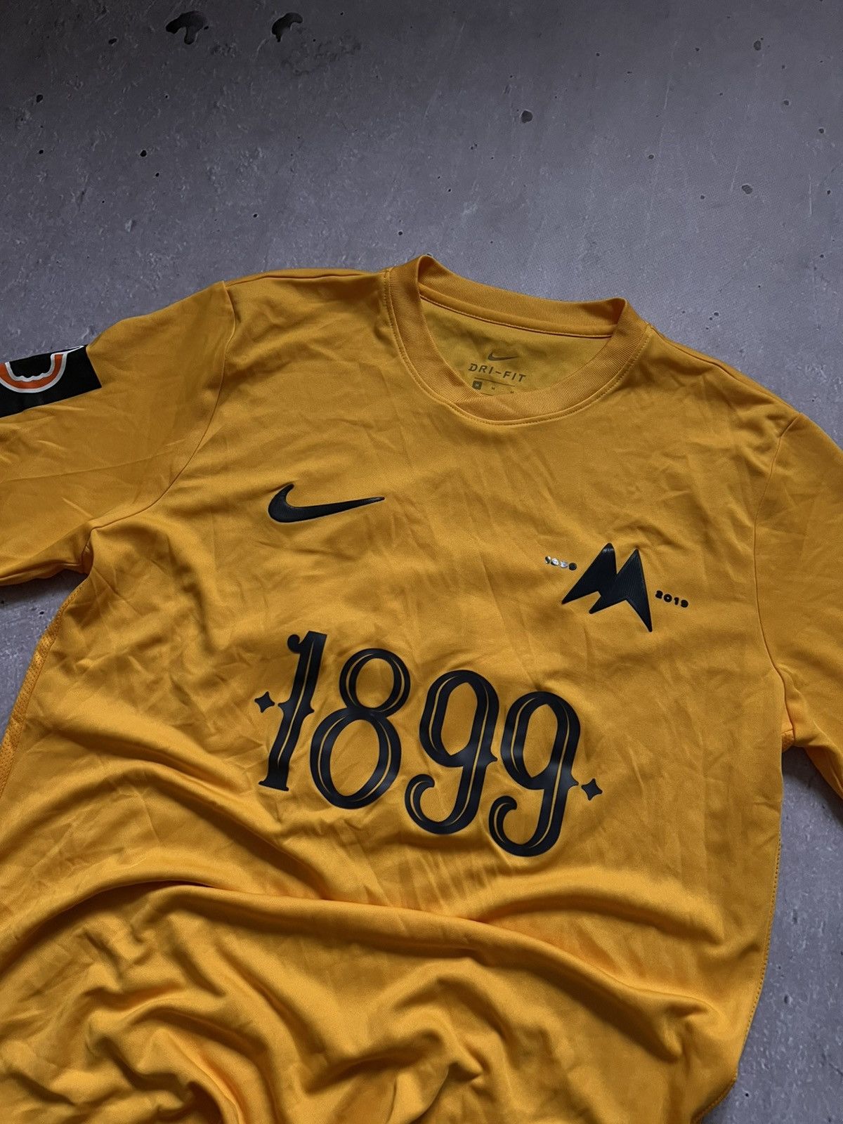 Nike Torquay United 2019-20 Nike t-shirt football jersey sz M #15 Size US M / EU 48-50 / 2 - 2 Thumbnail