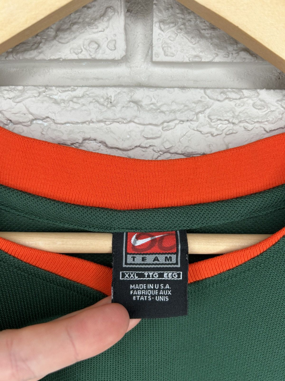 Nike Vintage Nike Miami Hurricanes NCAA Center Swoosh Jersey Size US XXL / EU 58 / 5 - 7 Thumbnail