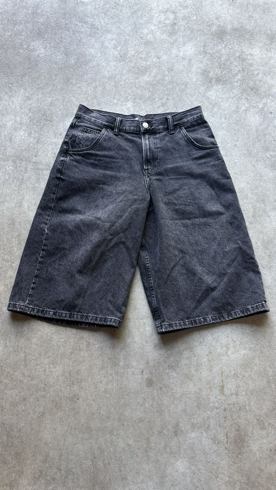 H&M ‘SUPER BAGGY’ DENIM SHORTS Size US 31 - 1 Thumbnail