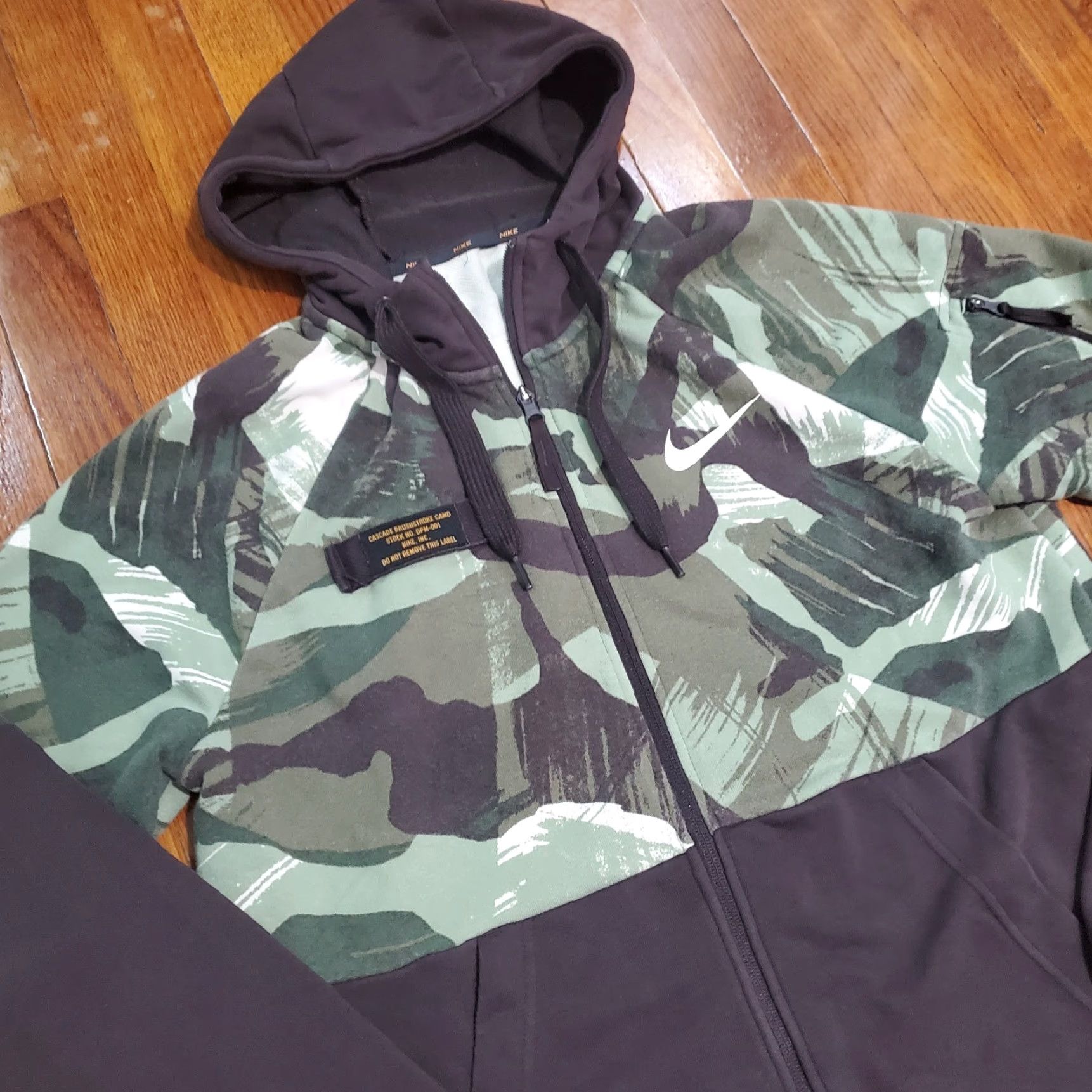 Nike Nike Mens Cascade Brushstroke Camo Full Zip Hoodie M - Multicolor Camouflage Logo Zip, Full Zip, Size M, Men, Hoodie, Winter/Fall/Spring Size US M / EU 48-50 / 2 - 4 Thumbnail
