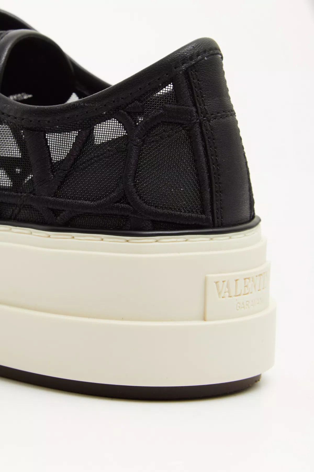 Valentino o1s1wg110426 Low-Top Sneakers in Black Size US 10 / IT 40 - 2 Thumbnail