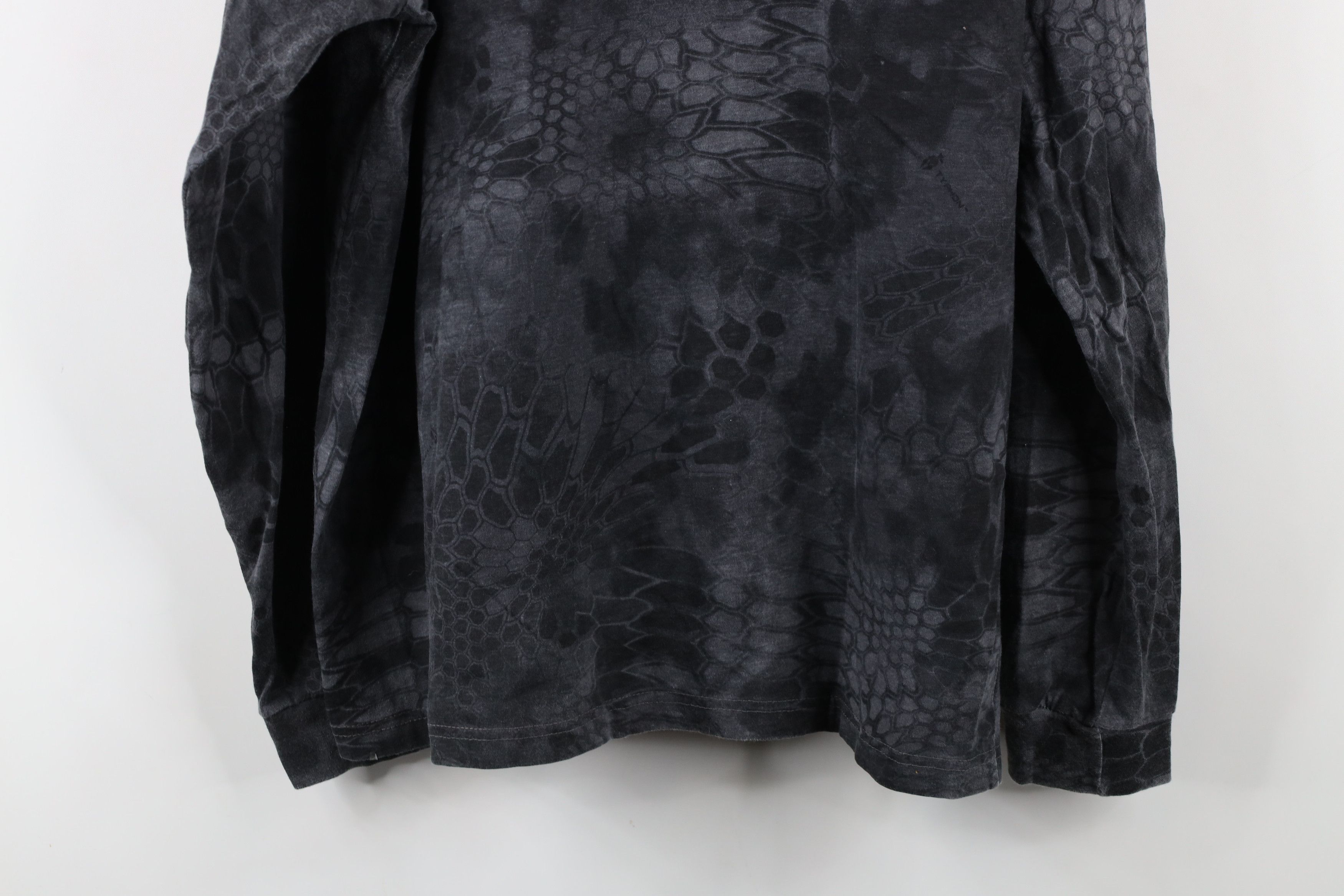 Vintage Kryptek Faded Typhon Camouflage Long Sleeve T-Shirt Cotton Size US XL / EU 56 / 4 - 12 Thumbnail
