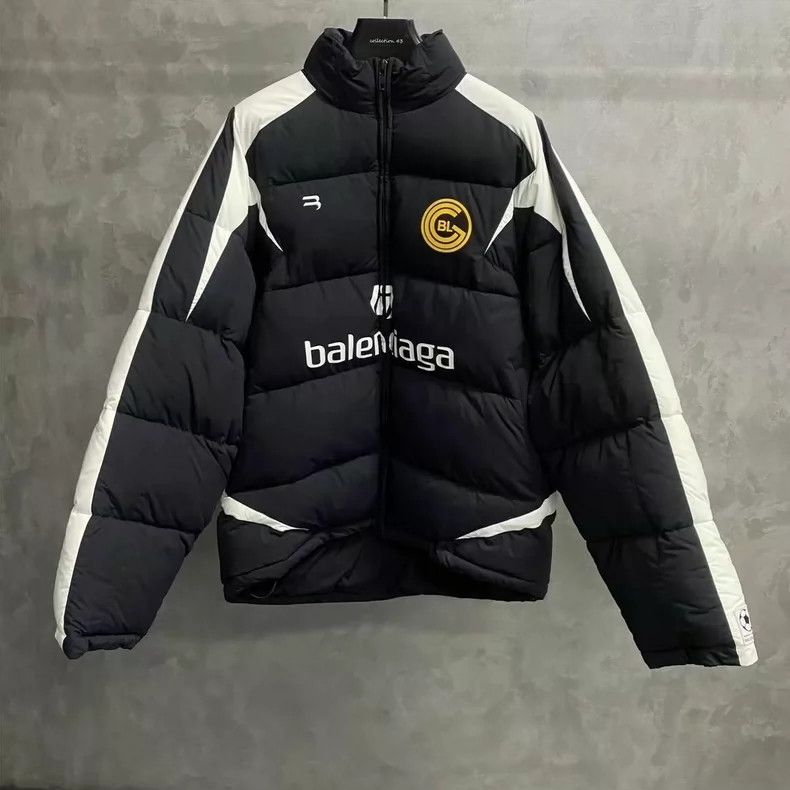 Balenciaga Balenciaga Black and white football printed logo down jack Size US S / EU 44-46 / 1 - 1 Thumbnail