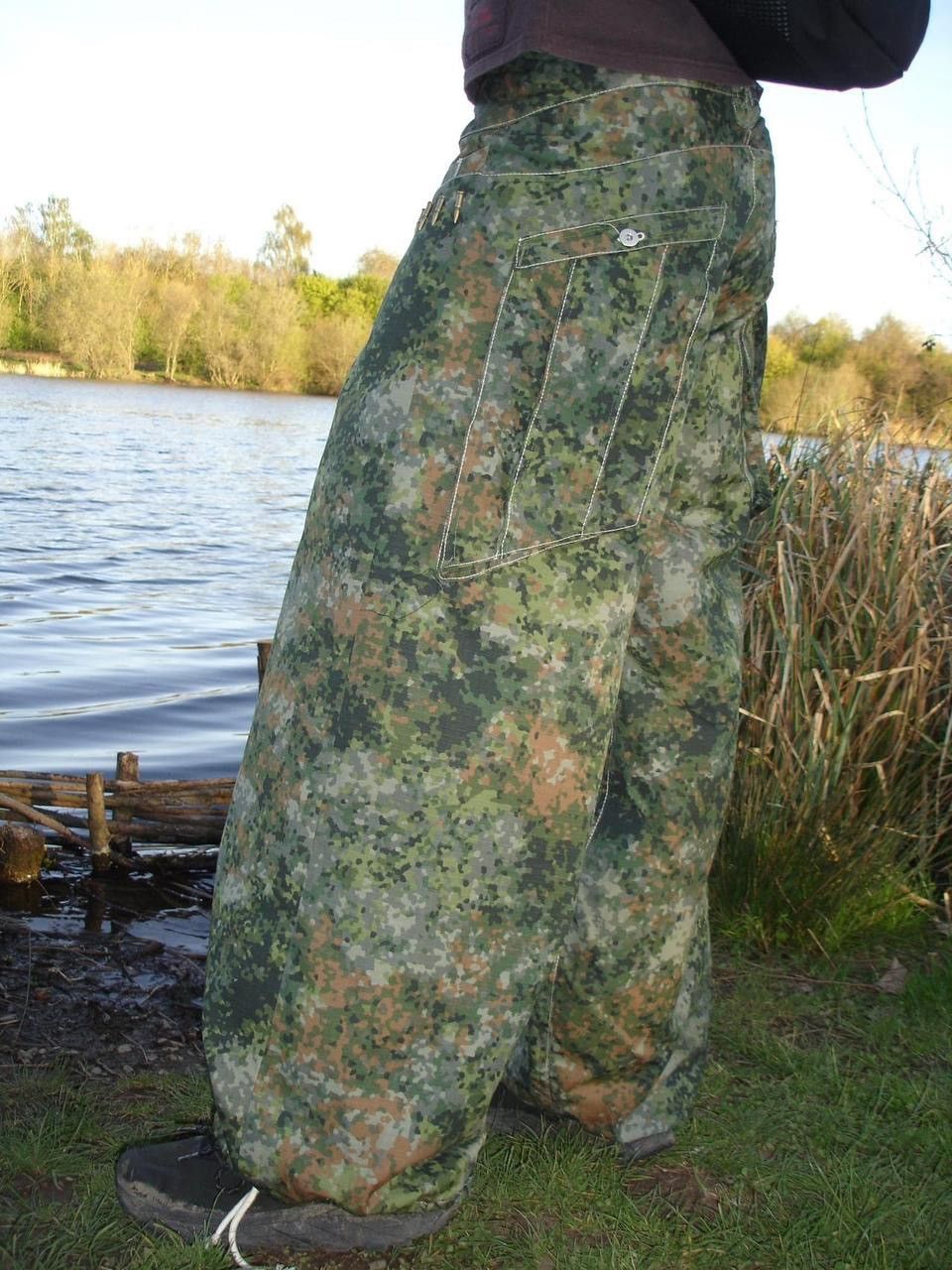 Handmade Baggy Cargos in Pixel Camo Size US 32 / EU 48 - 3 Thumbnail