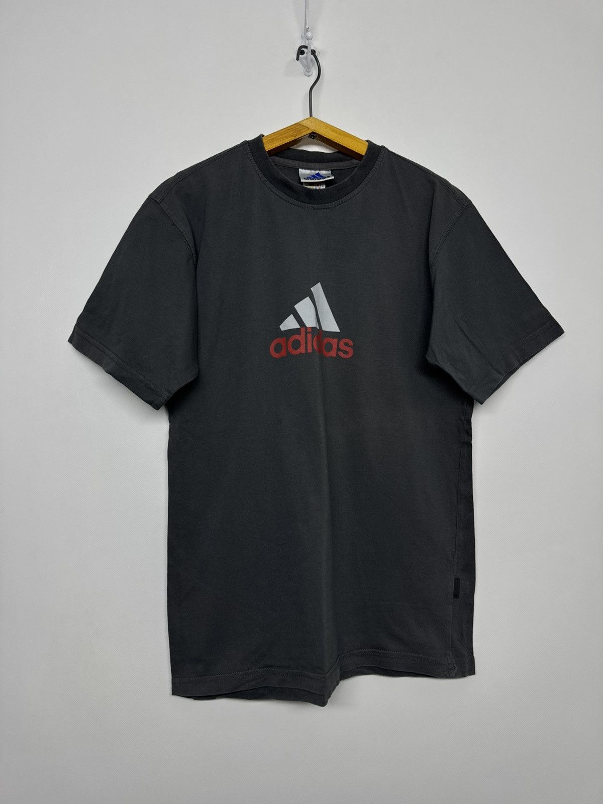 Adidas Vintage Adidas Big Logo T-Shirt 90’s Size US L / EU 52-54 / 3 - 1 Thumbnail