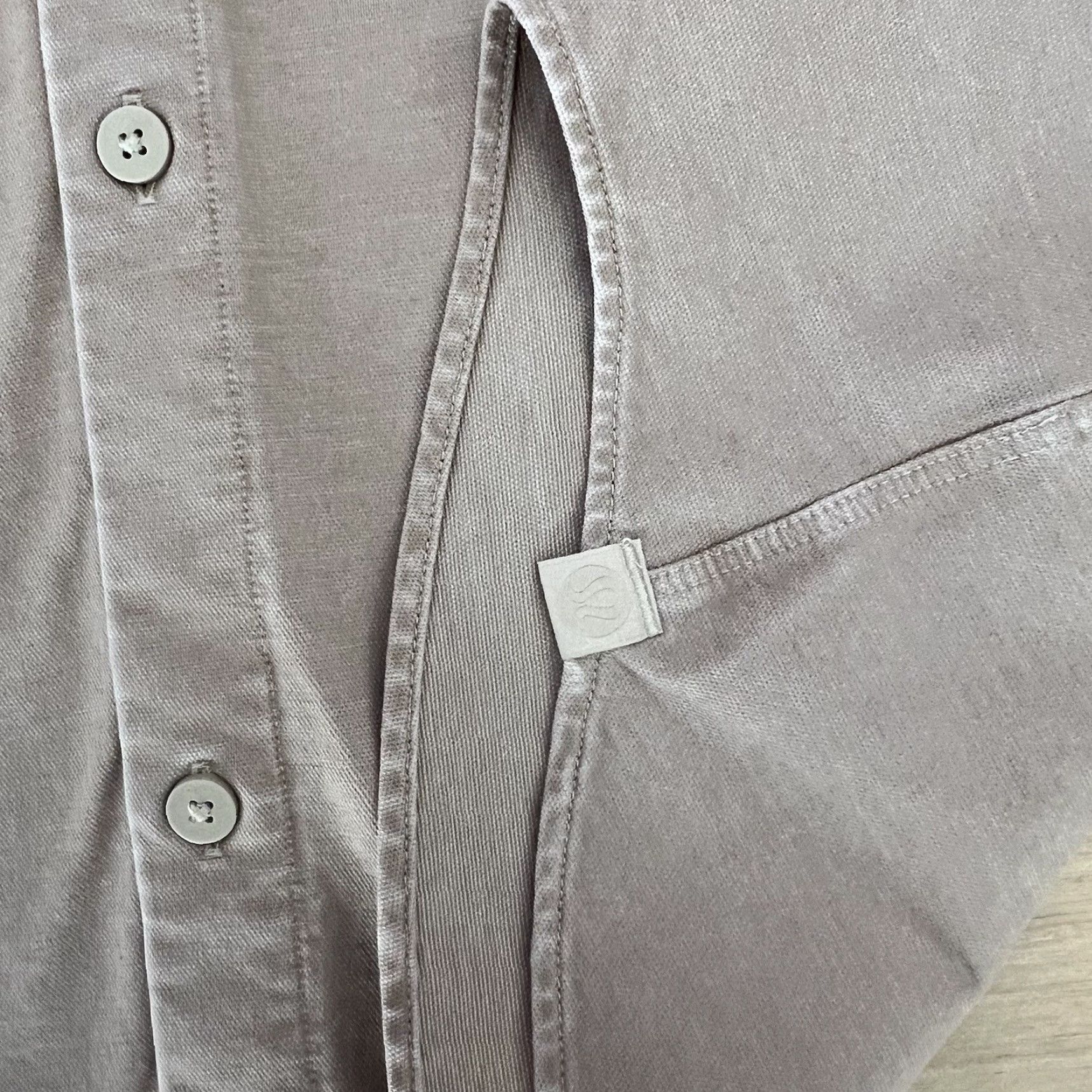 Lululemon Lululemon Button Down Shirt XL Brown Lightweight Cotton Workwear Mens Regular Long Sleeve Button-Up Tie-Dye? (Note: No new info; reorder for clarity) Size US XL / EU 56 / 4 - 7 Thumbnail