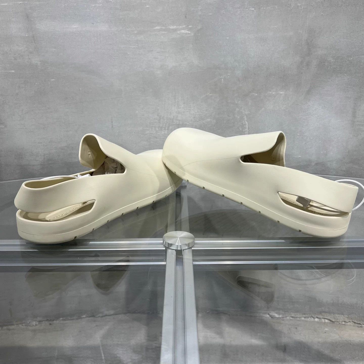 Bottega Veneta Bottega Veneta Puddle Mule White 43 Size US 12 / IT 42 - 5 Thumbnail