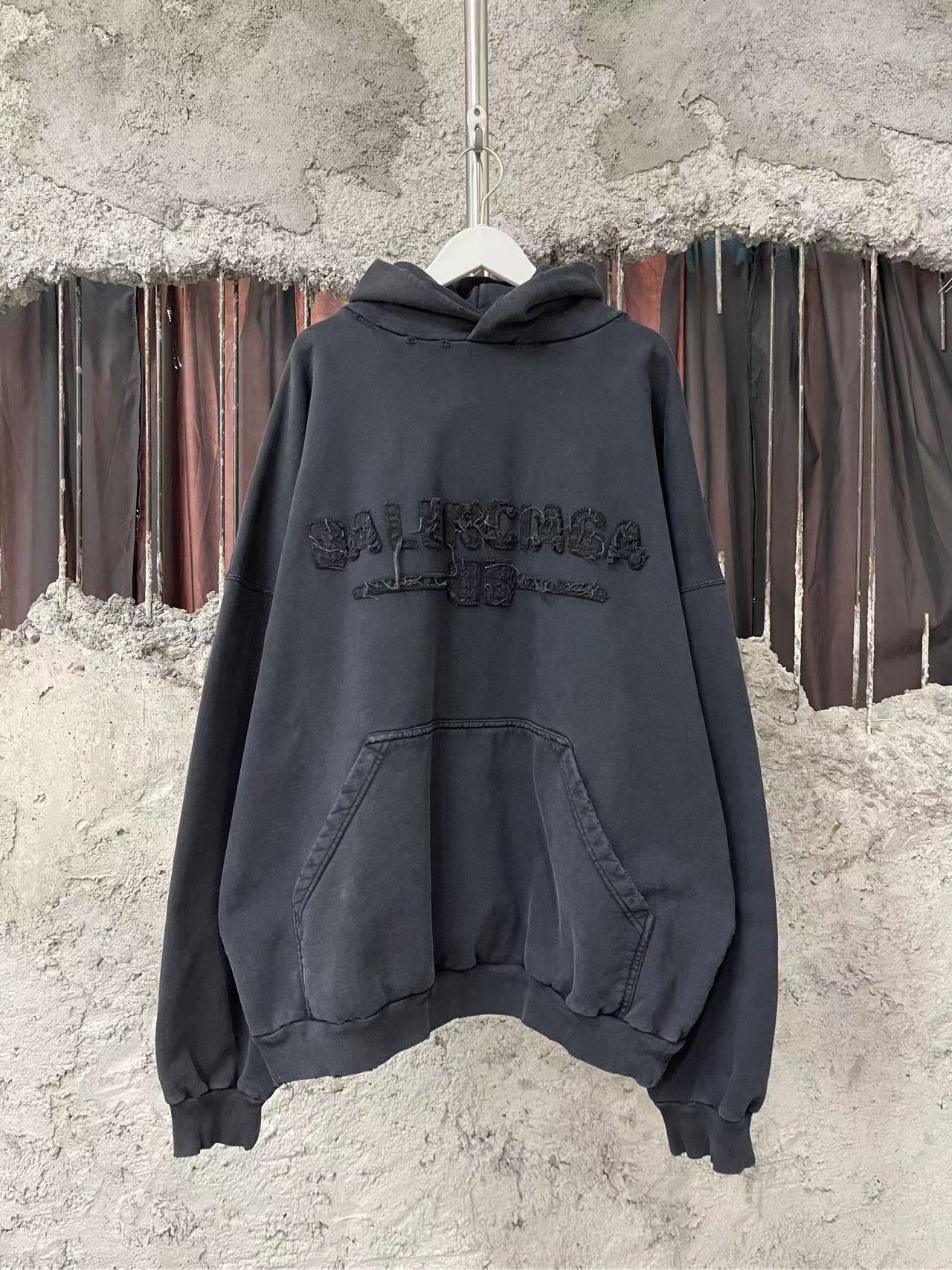Balenciaga balenciaga oversized hoodie in dark color Size US S / EU 44-46 / 1 - 1 Thumbnail