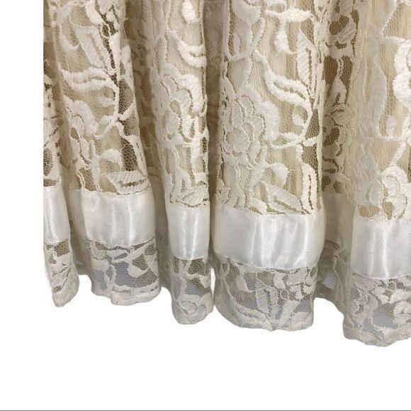 Elie Tahari Tahari Cottagecore Dress Sz 6P Cream Lace Ribbon Full Coquet Size M / US 6-8 / IT 42-44 - 9 Thumbnail