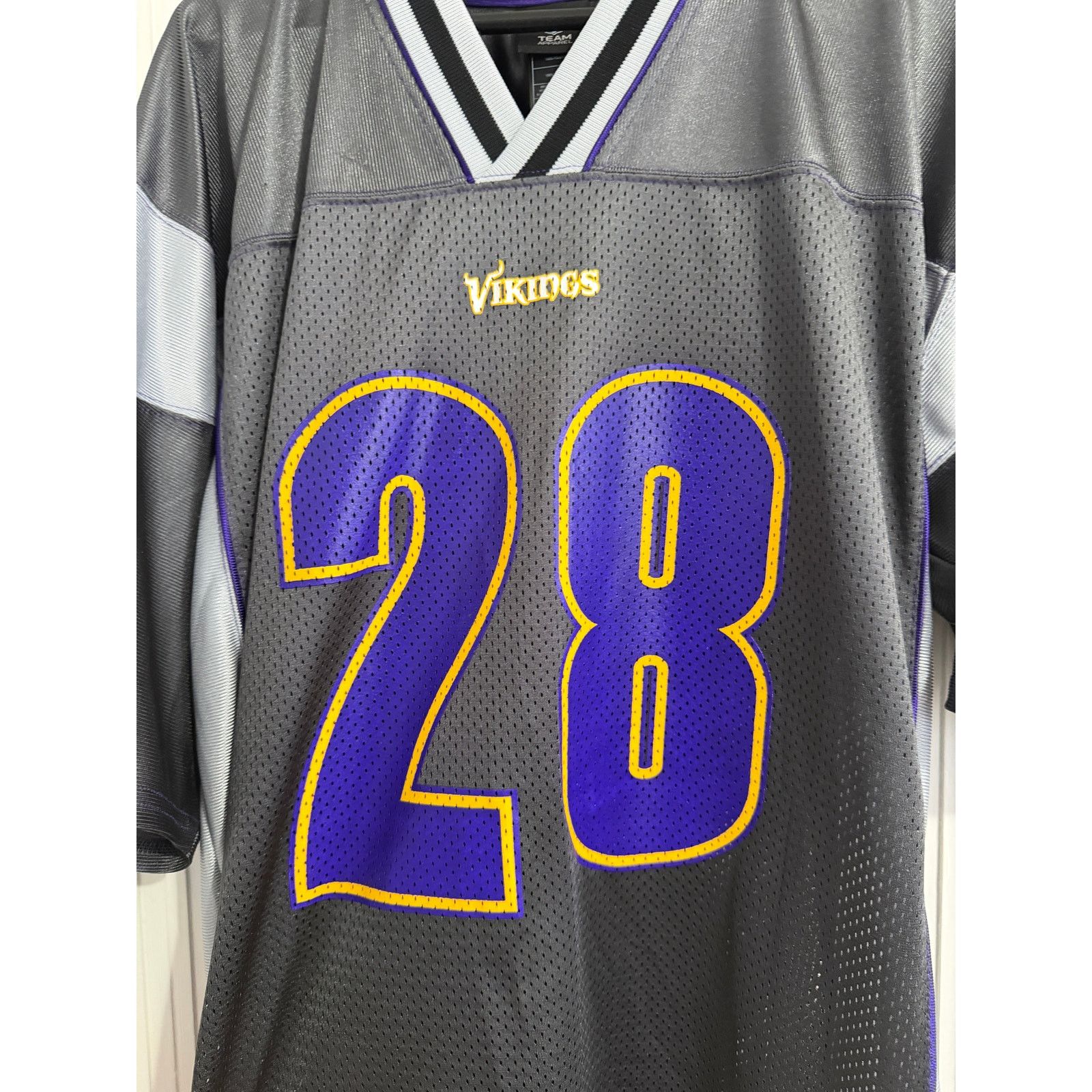 NFL Adrian Peterson Minnesota Vikings Gray Football Jersey Sz L Size US L / EU 52-54 / 3 - 3 Thumbnail