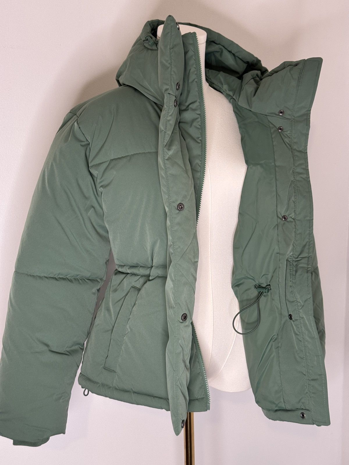 Other Amazon Essentials Women's Short Waisted Puffer Jacket Size XS / US 0-2 / IT 36-38 - 7 Thumbnail