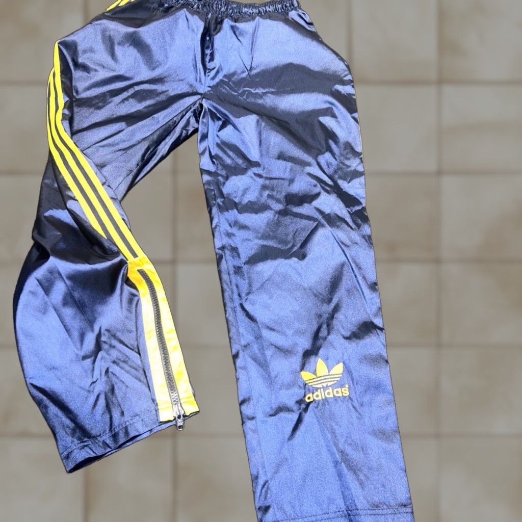 Adidas VINTAGE adidas Nylon Satin Blue Gold Basketball Pants XL Regular Men Striped Shine 90s Track Pants Size US 36 / EU 52 - 1 Thumbnail