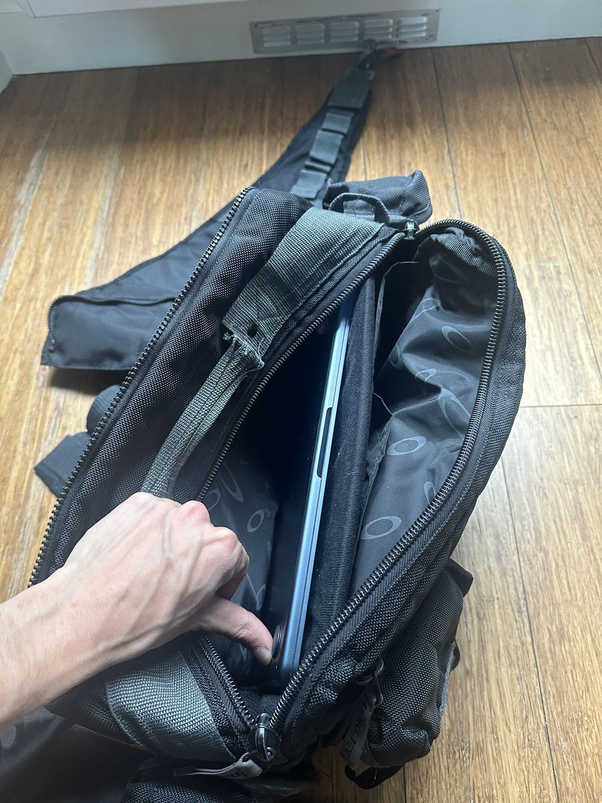 Oakley Oakley Vintage Tactical Field Gear Messenger Sling Gorpcore Size ONE SIZE - 11 Thumbnail