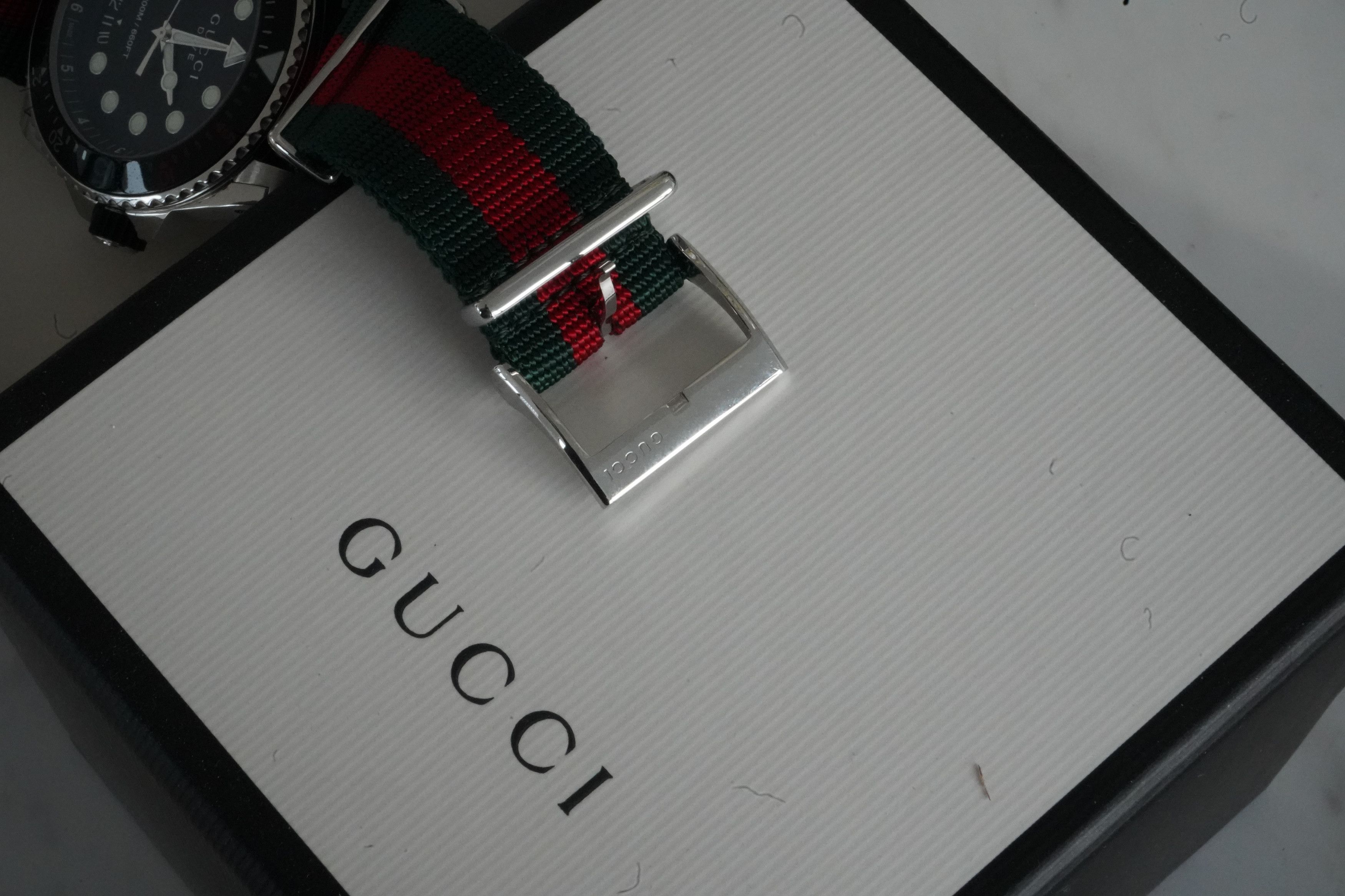 Gucci Gucci Dive Black Dial Green and Red Nylon NATO YA136209 Size ONE SIZE - 8 Thumbnail